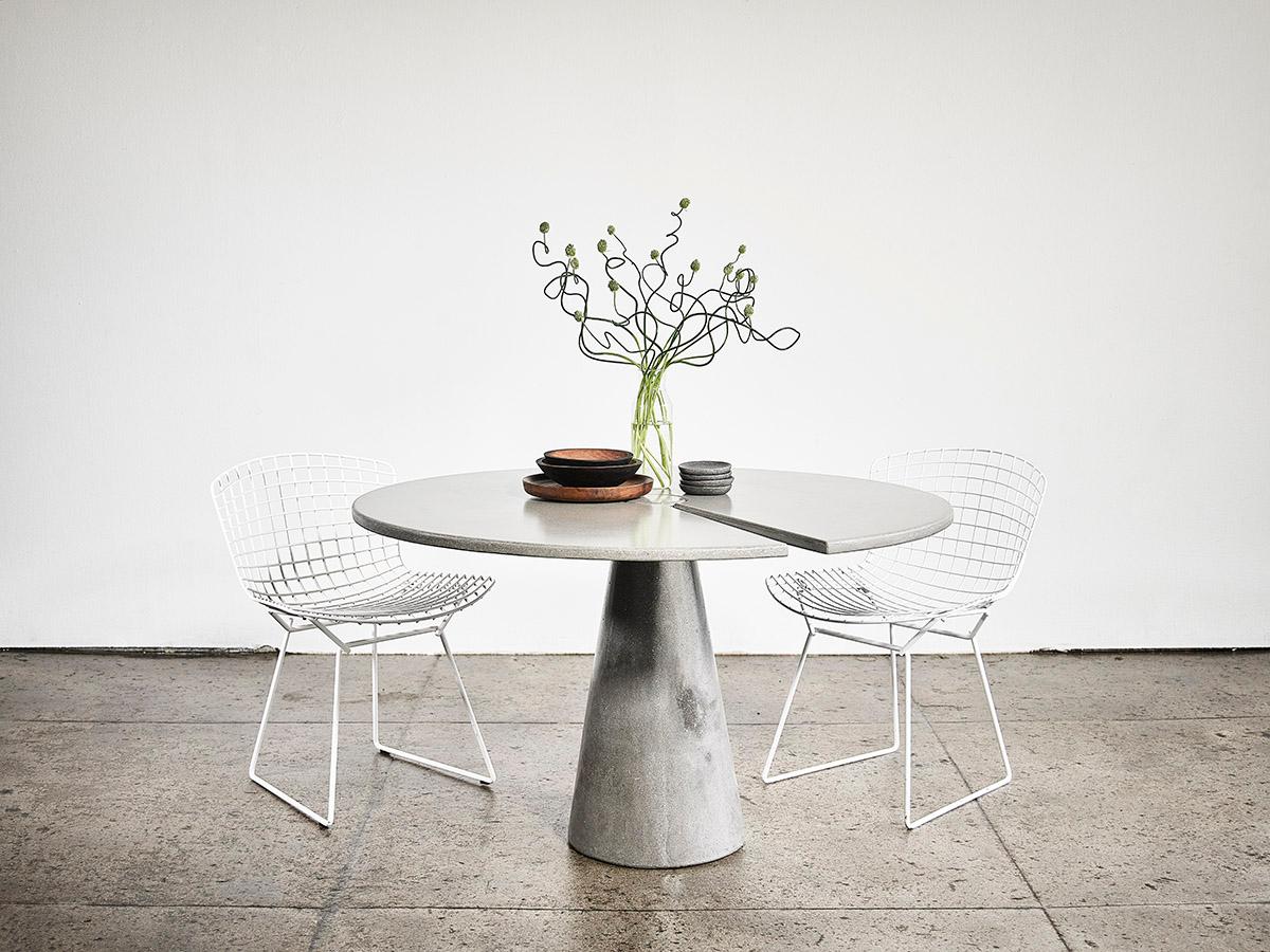 Américain James de Wulf Table de salle à manger en béton, 72