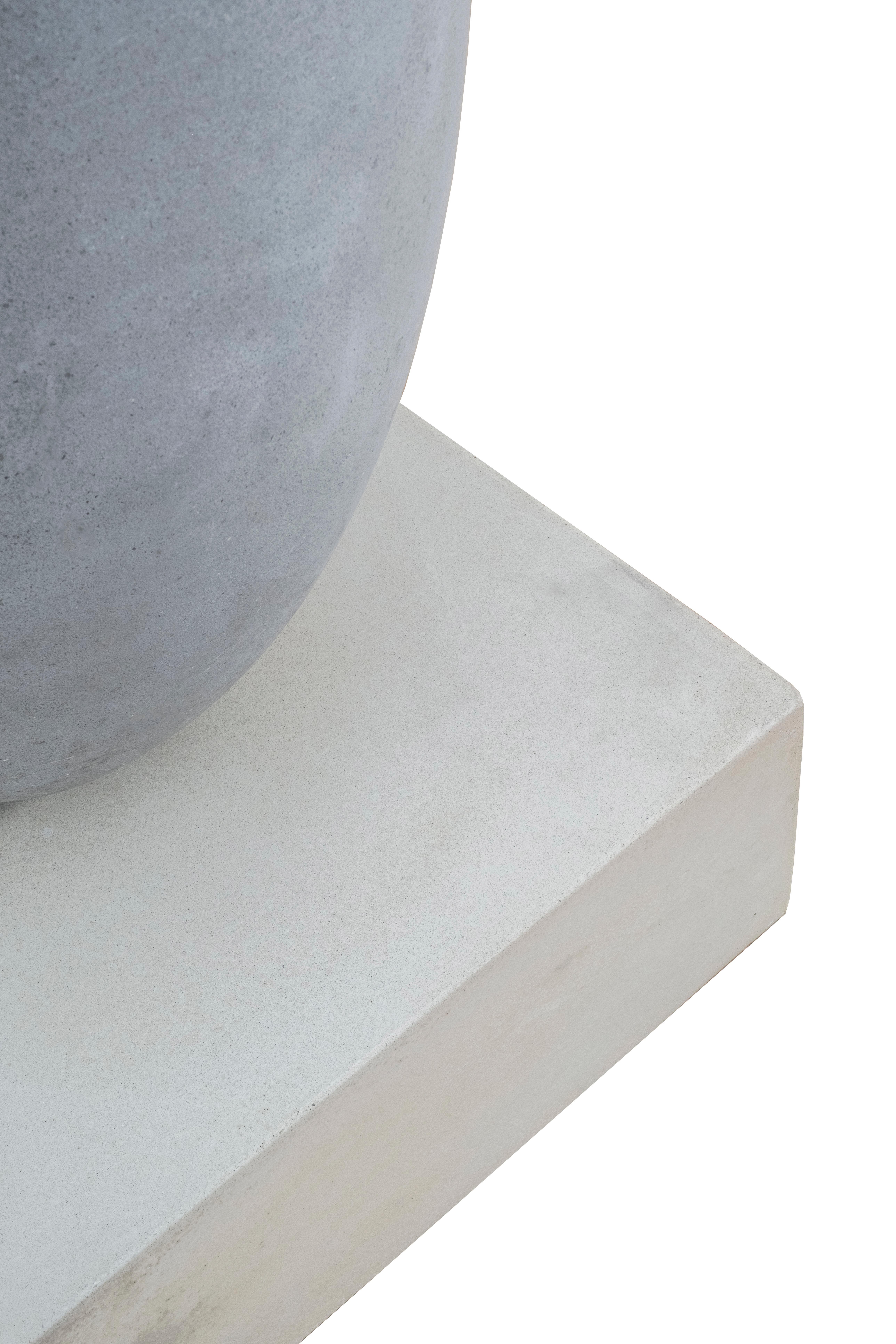 Américain Sculpture en béton de James de Wulf, disponible maintenant en vente