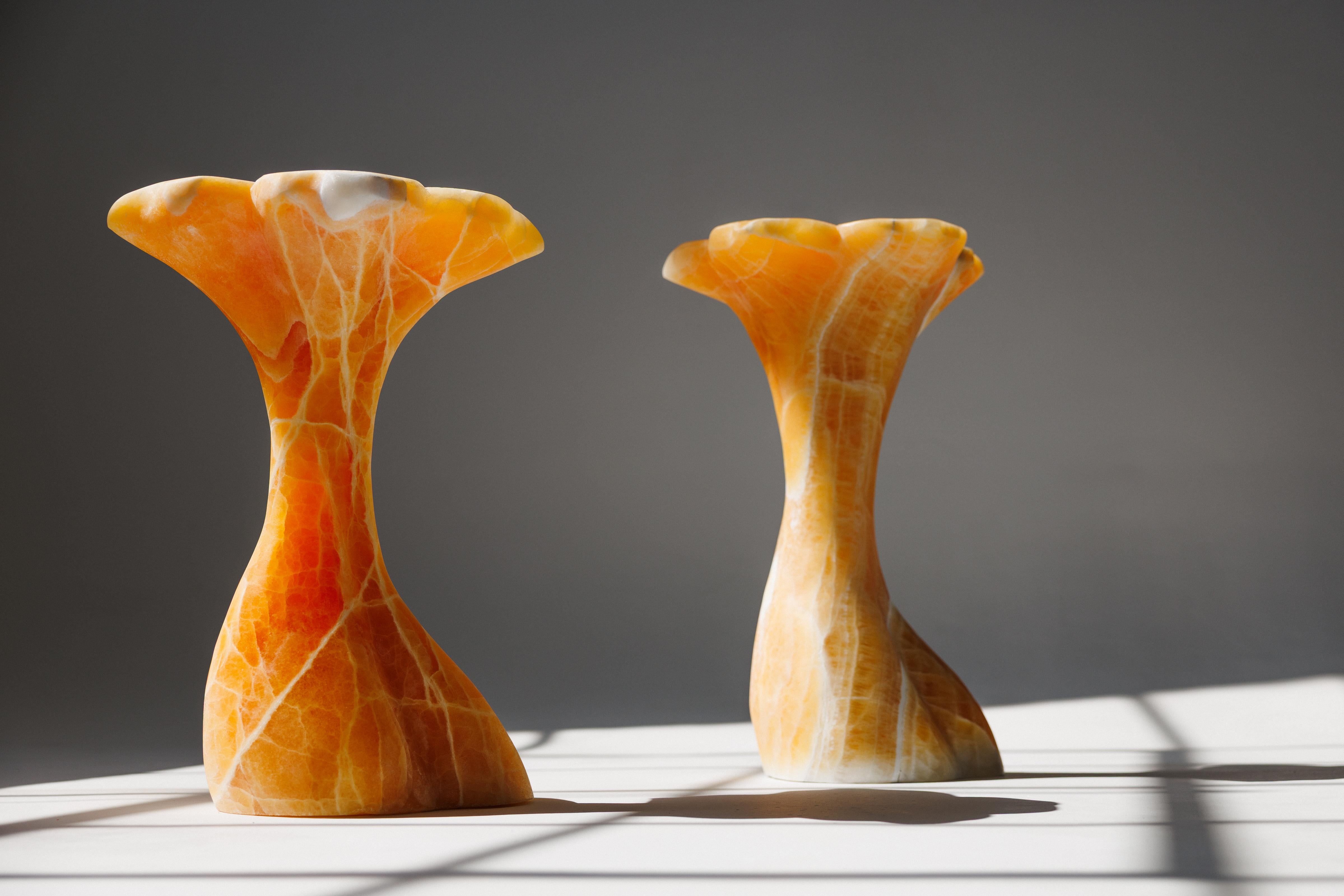 XXI secolo e contemporaneo James de Wulf Tavolino Forget-Me-Not 2, Pietra Calcite Miele in vendita