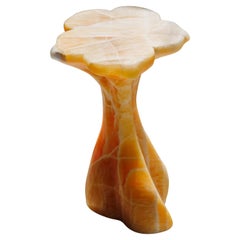James de Wulf Tavolino Forget-Me-Not 2, Pietra Calcite Miele