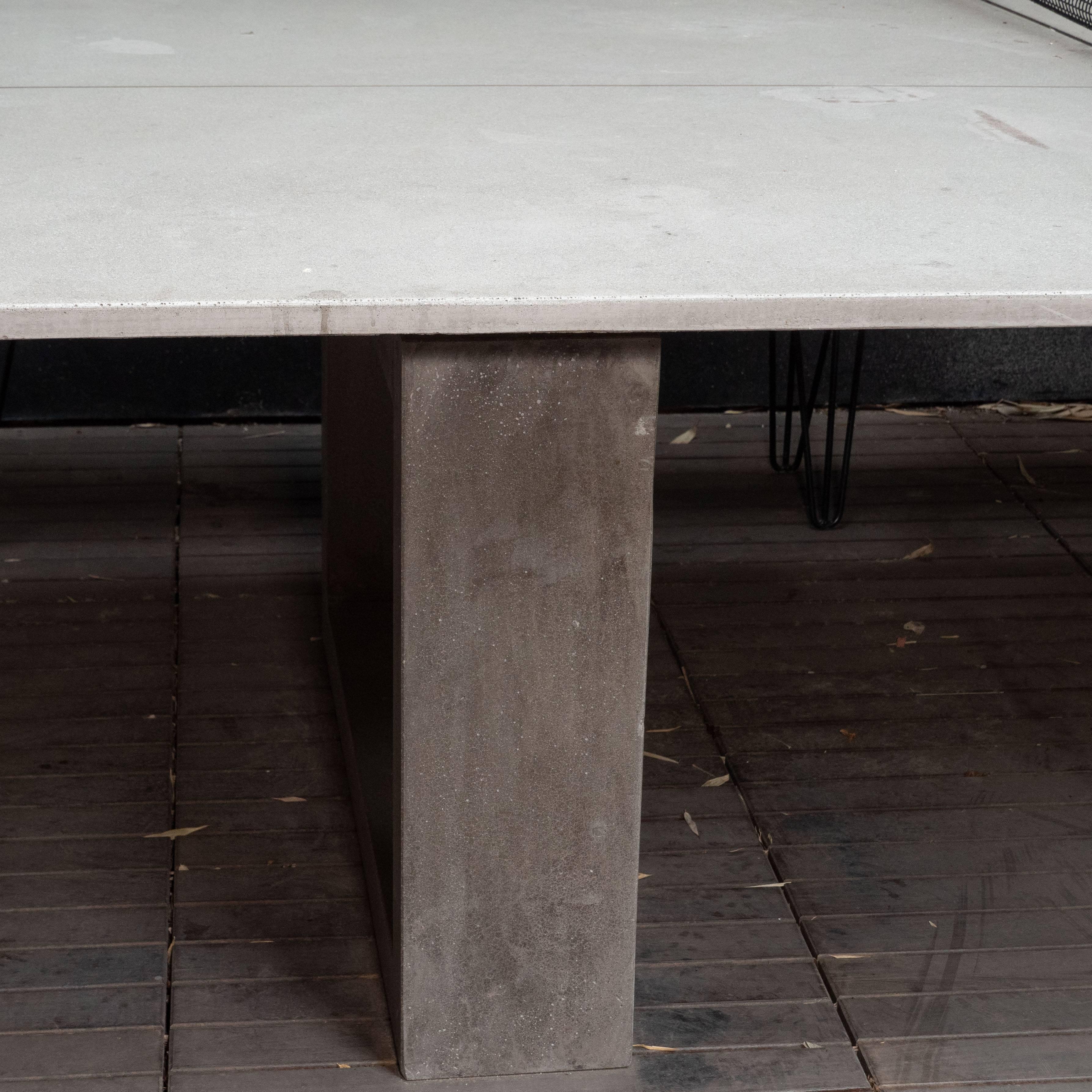 James de Wulf outdoor concrete ping pong and dining table
Contemporary concrete ping pong table in light grey. Regulation size with acid stained center line. This can also be used as a Dining Table with the removable net off. Suitable for indoor