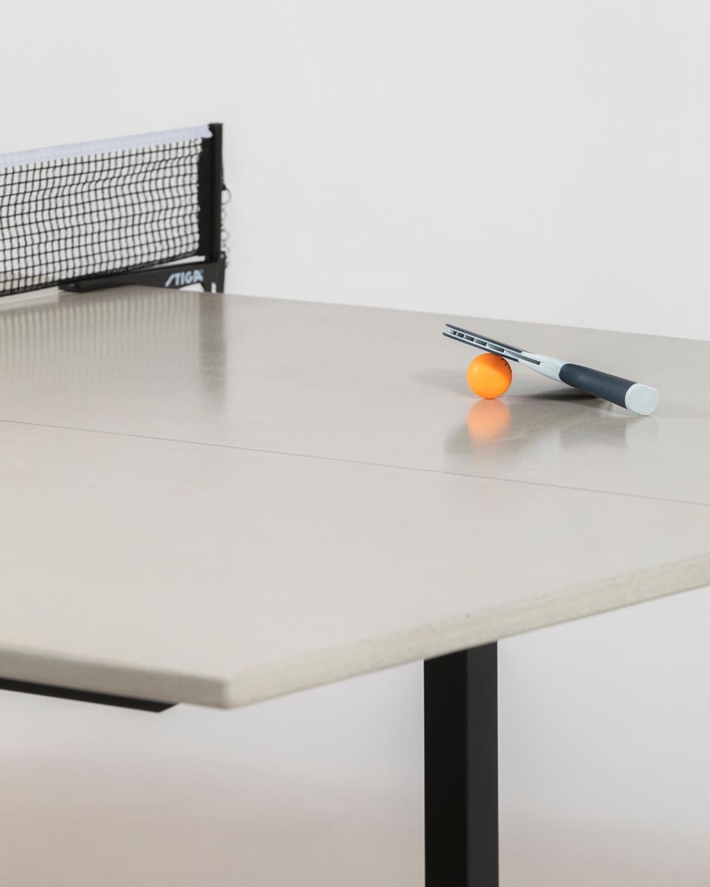 James de Wulf Vue Concrete Ping Pong-Tisch aus pulverbeschichtetem Stahlfuß – Standard im Zustand „Neu“ im Angebot in Los Angeles, CA