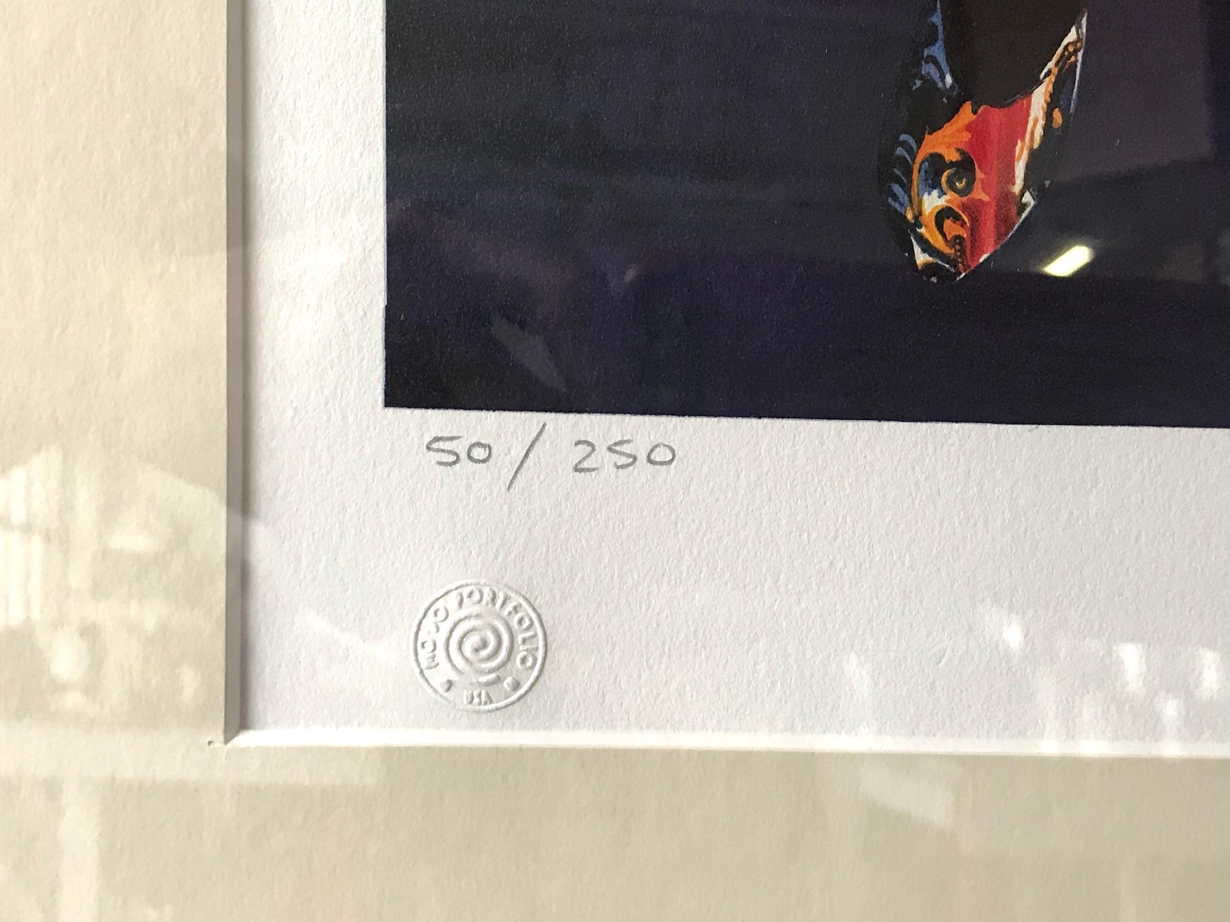 BACKYARD Signierte Lithographie, Schwarzes Paar, afroamerikanisches Erbe, Steppdecken (Beige), Figurative Print, von James Denmark