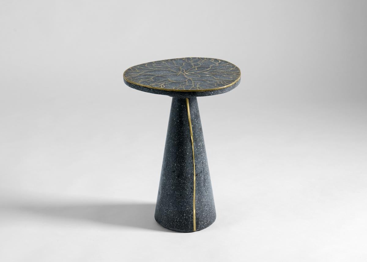 James DeWulf, Exo-Beistelltisch aus Beton und Bronze, Vereinigte Staaten, 2021 (21. Jahrhundert und zeitgenössisch) im Angebot
