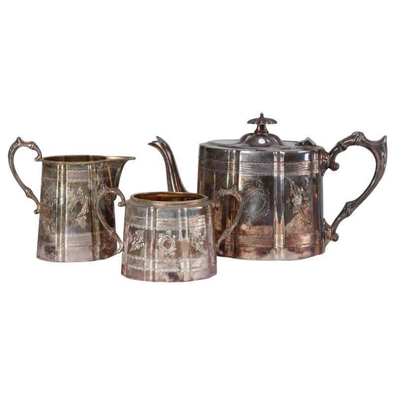 James Dixon & Sons An Aesthetic Movement Service à thé en métal galvanisé Brittania en vente