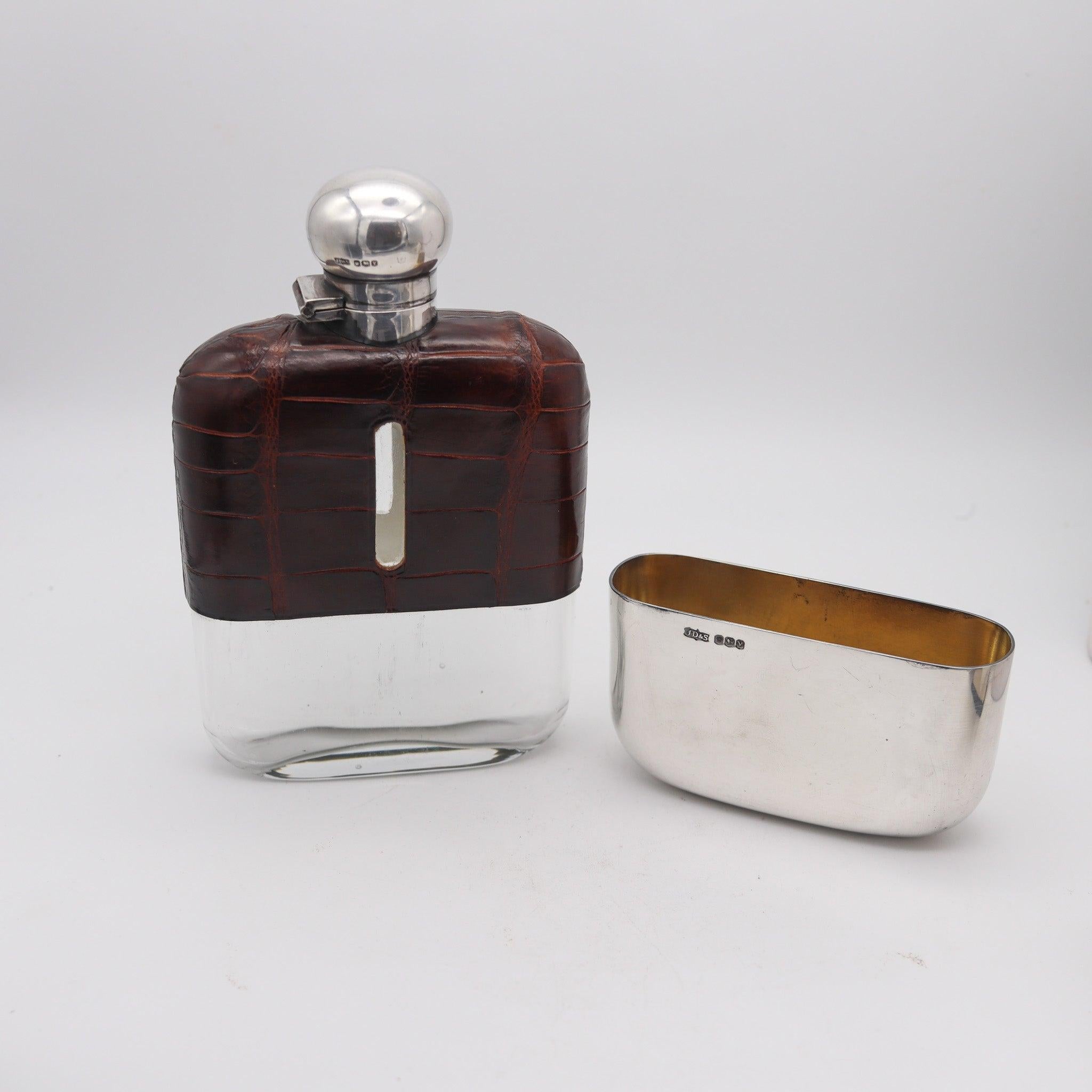 JAMES DIXON & SONS 1891 Sheffield Large Liquor Flask In .925 Sterling & Leather In Excellent Condition For Sale In Miami, FL