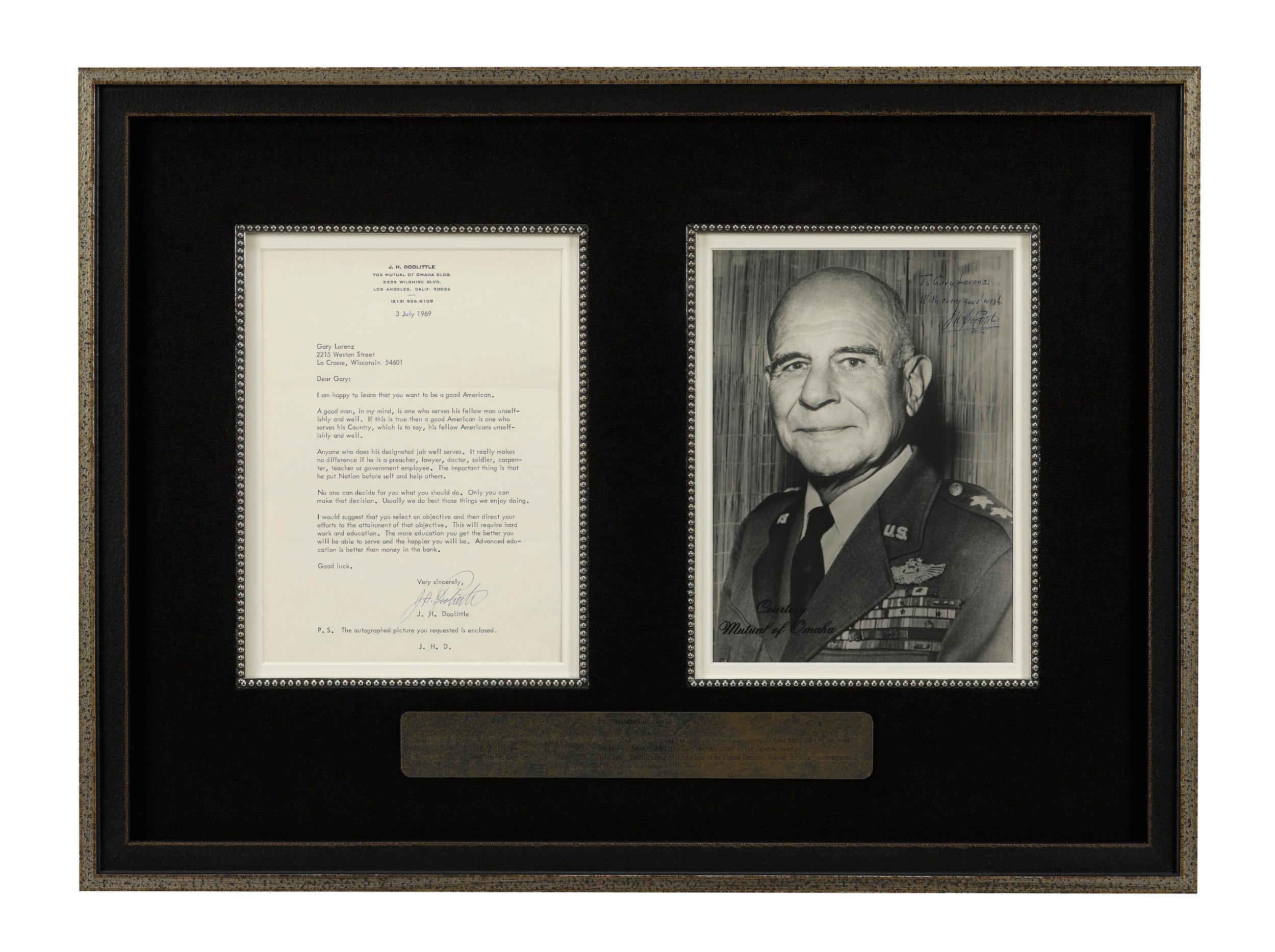 Viene presentata una lettera dattiloscritta firmata dal famoso pilota generale James H. Doolittle. La lettera di una pagina, datata 3 luglio 1969, è indirizzata a Gary Lorentz e illustra ciò che Doolittle ritiene essere un buon americano. An He