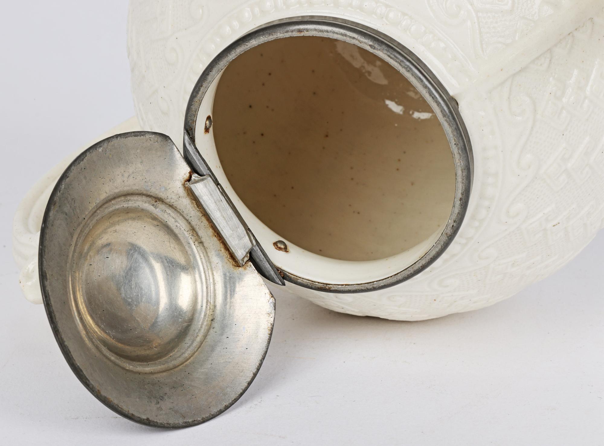 XIXe siècle Théière en céramique émaillée au sel et à monture en étain antique de James Dudson en vente