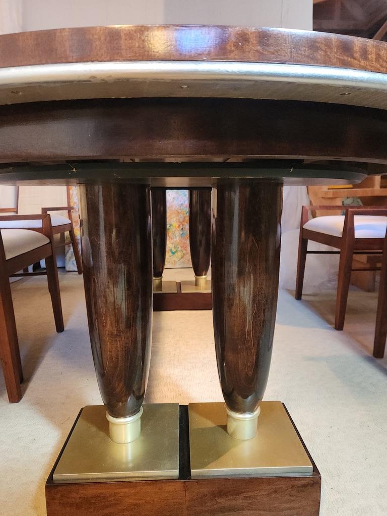 Sculpté Table de salle à manger en acajou avec incrustations d'os A James Studio 1987 en vente
