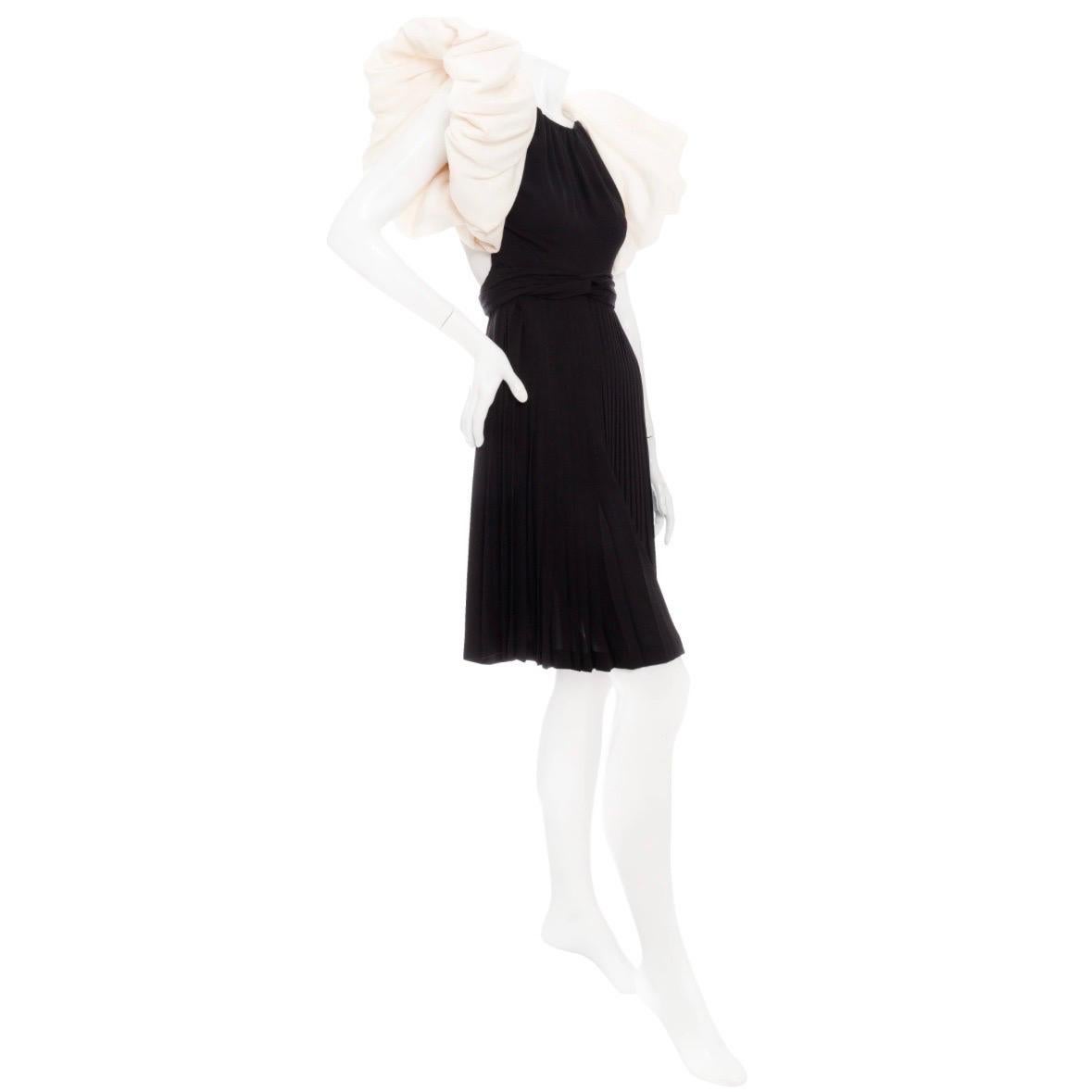 James Galanos 1980s Black and White Puff Sleeve Pleated Open Back Dress

Vintage; circa 1980s
Made for Nan Duskin Philadelphia boutique
Black/Cream White
Bubble puff sleeves
Round neckline
Infinity twist waist detail
Pleated front only (plain