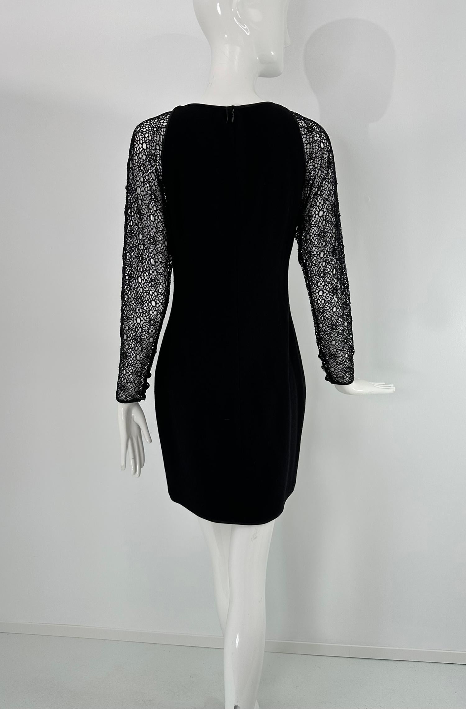 James Galanos Crepé negro con mangas de ganchillo y escote Peek a Boo  1980s en venta 5