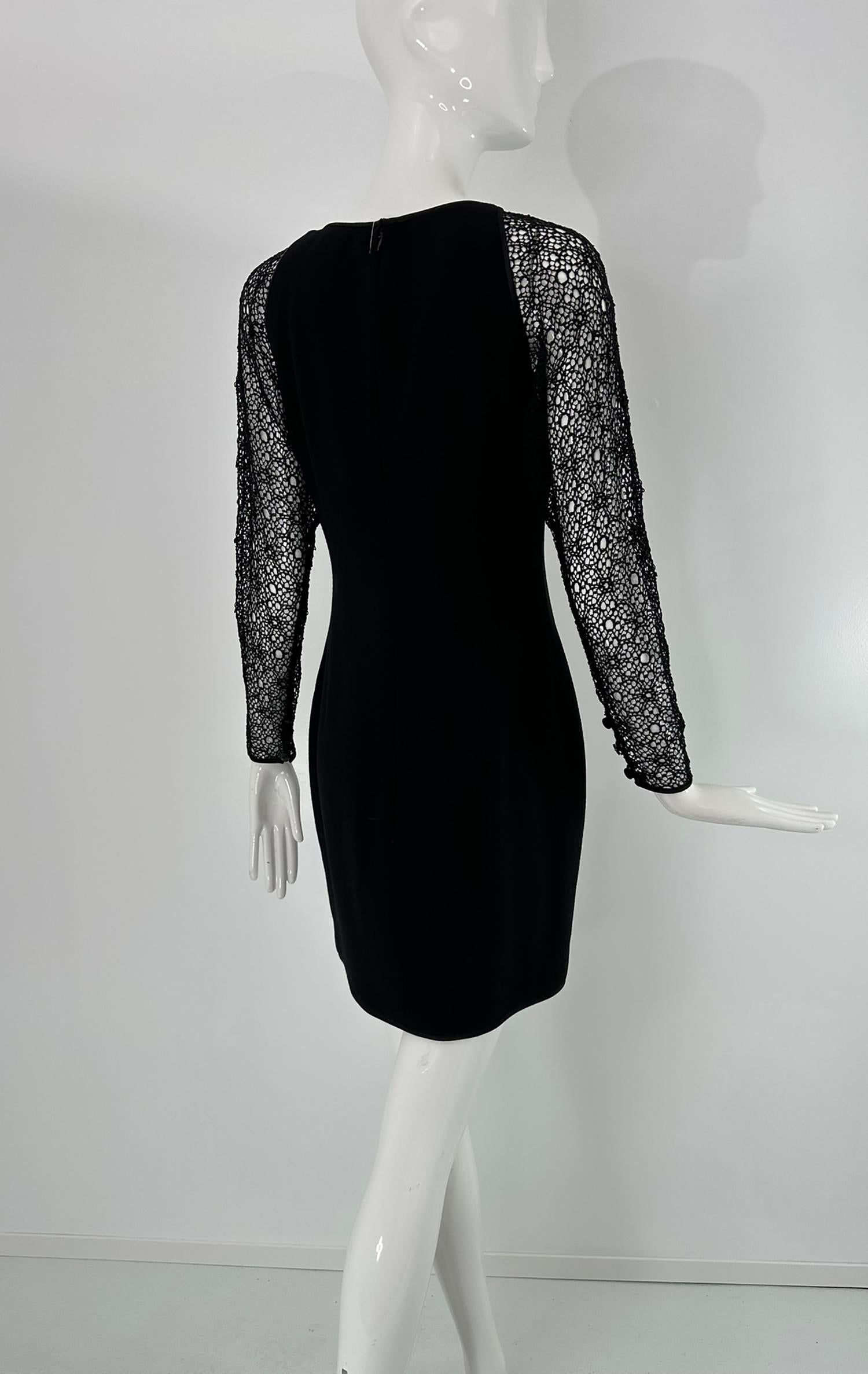 James Galanos Crepé negro con mangas de ganchillo y escote Peek a Boo  1980s en venta 6