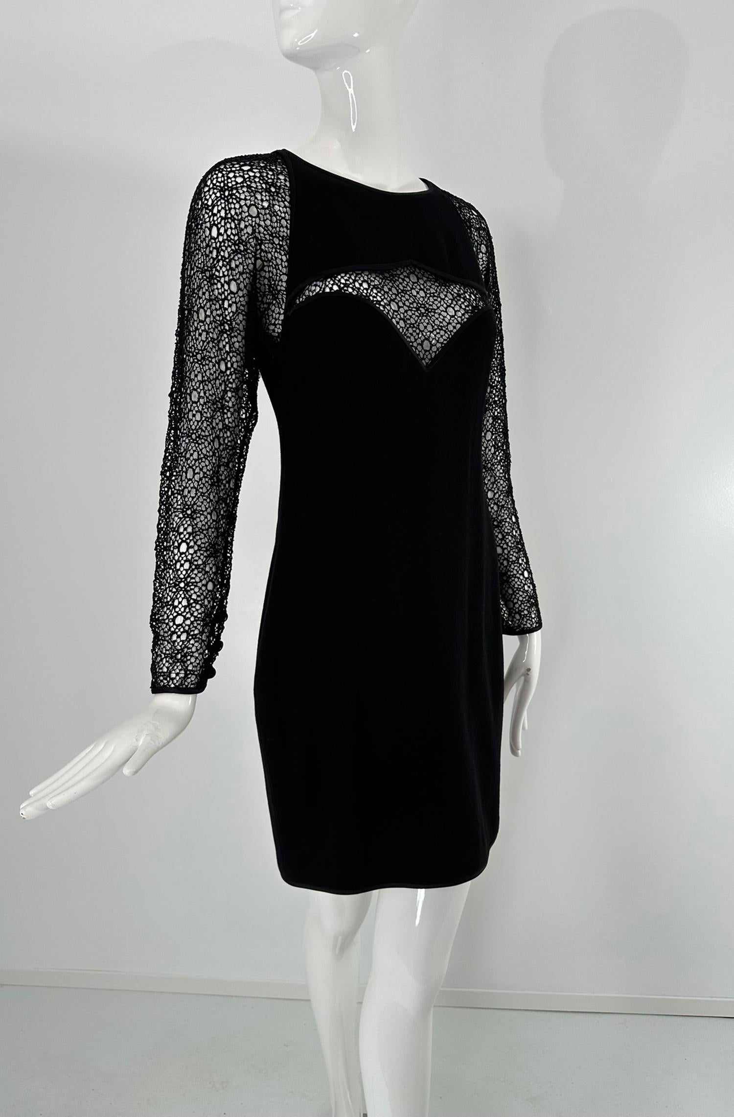 James Galanos Crepé negro con mangas de ganchillo y escote Peek a Boo  1980s en venta 9