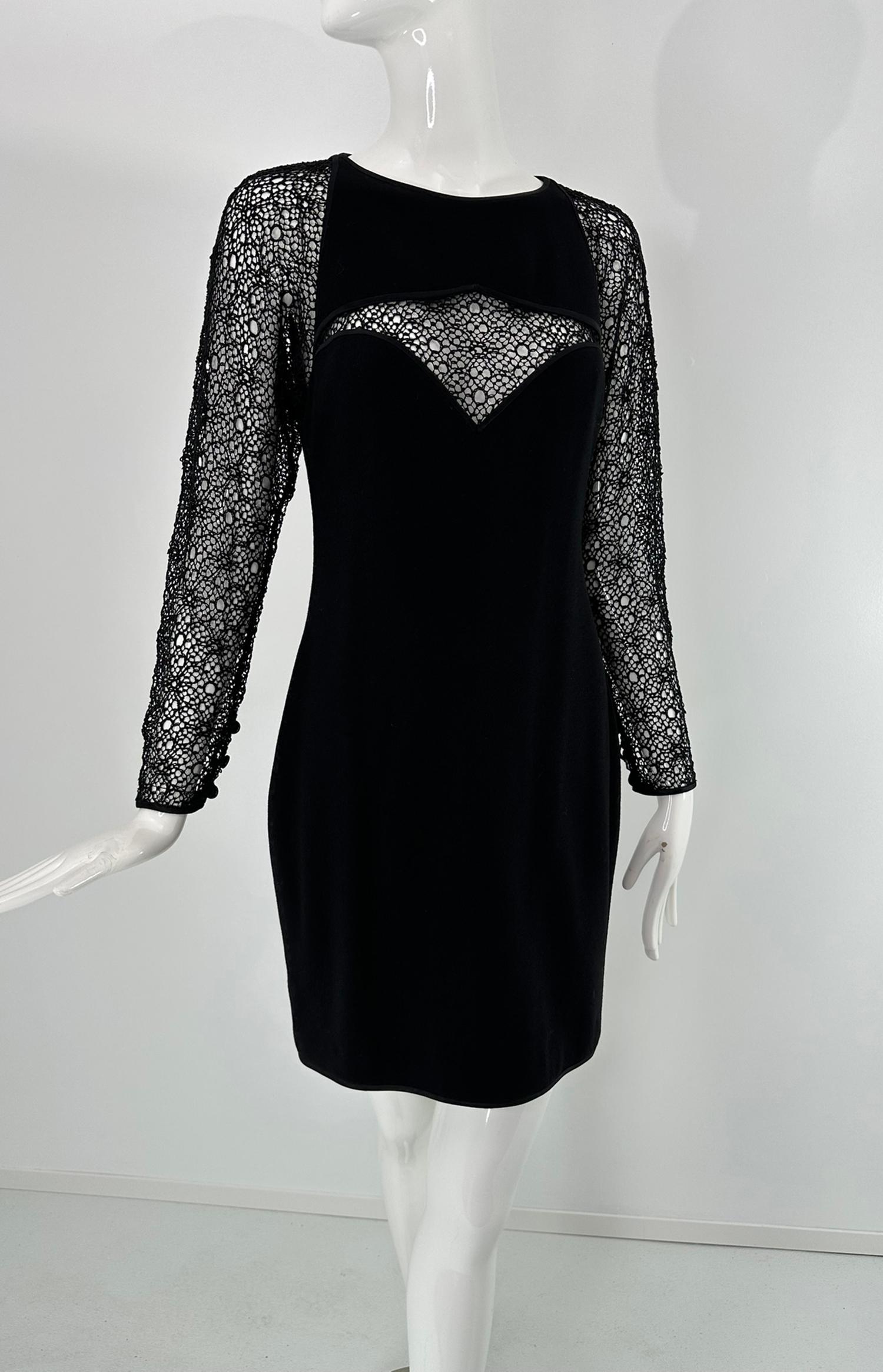 James Galanos Crepé negro con mangas de ganchillo y escote Peek a Boo  1980s en venta 10