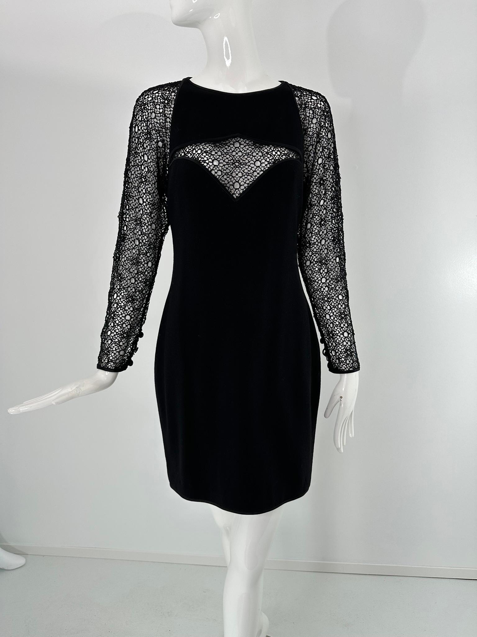 James Galanos Crepé negro con mangas de ganchillo y escote Peek a Boo  1980s en venta 11