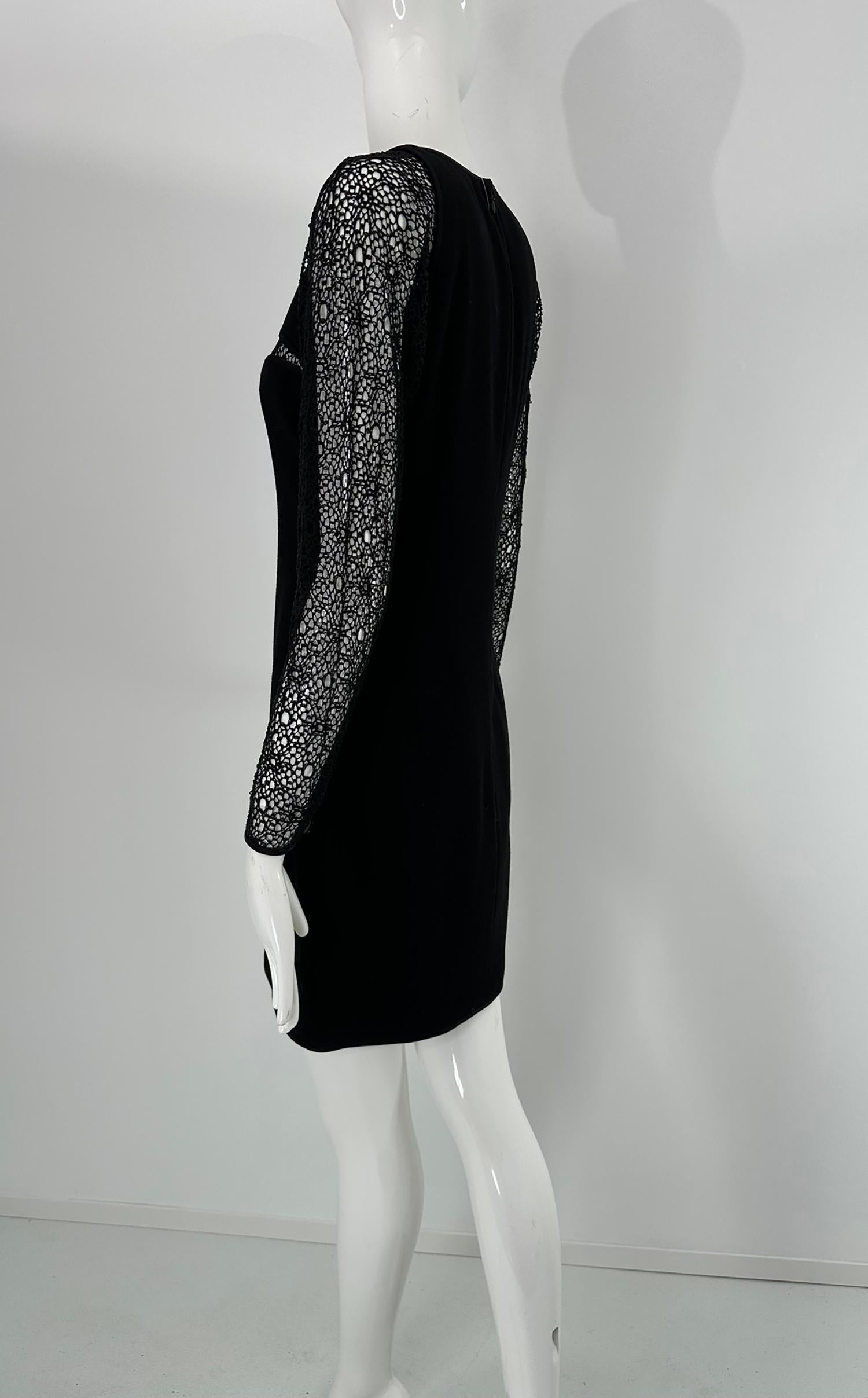 James Galanos Crepé negro con mangas de ganchillo y escote Peek a Boo  1980s en venta 2