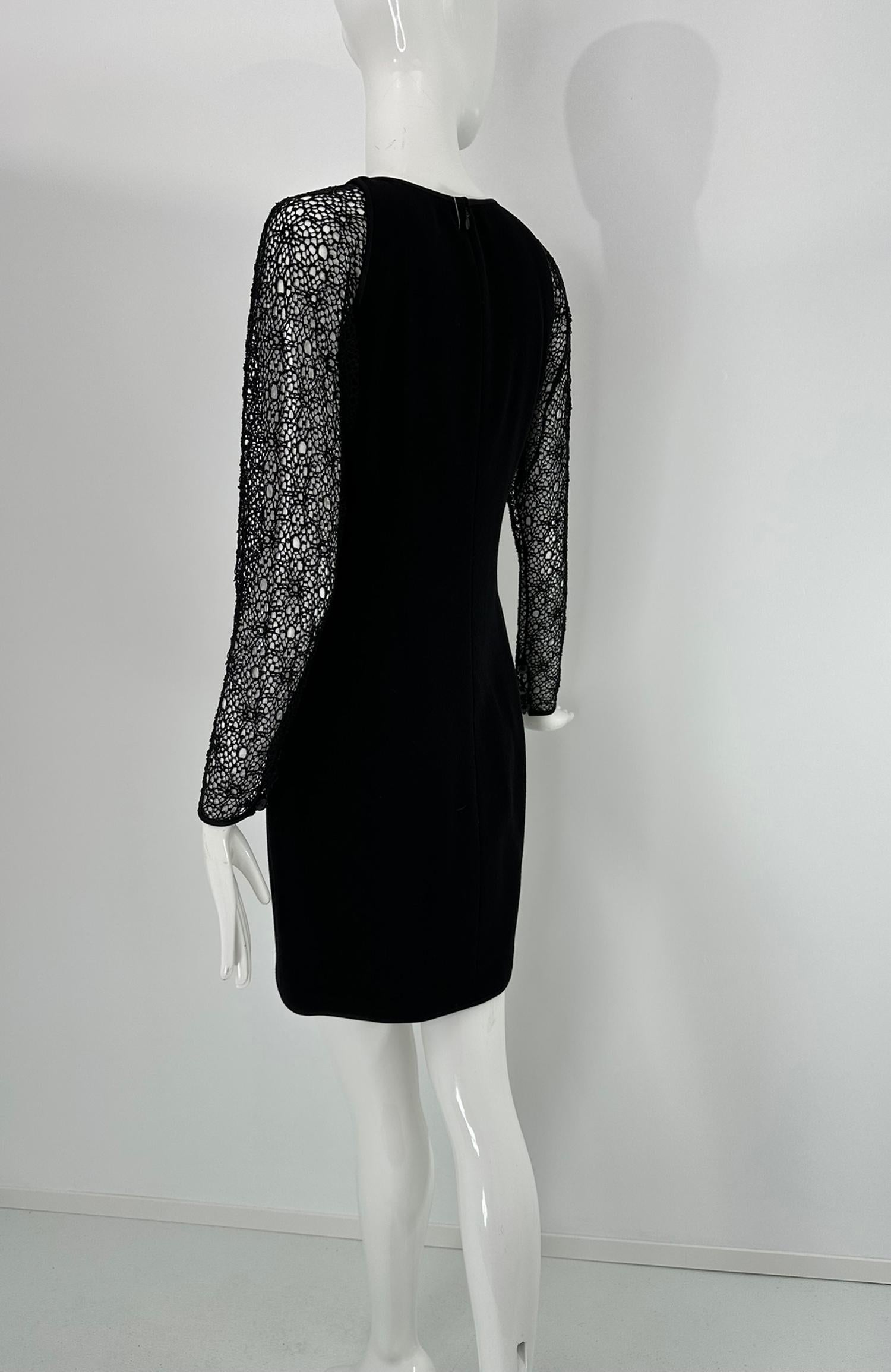 James Galanos Crepé negro con mangas de ganchillo y escote Peek a Boo  1980s en venta 3