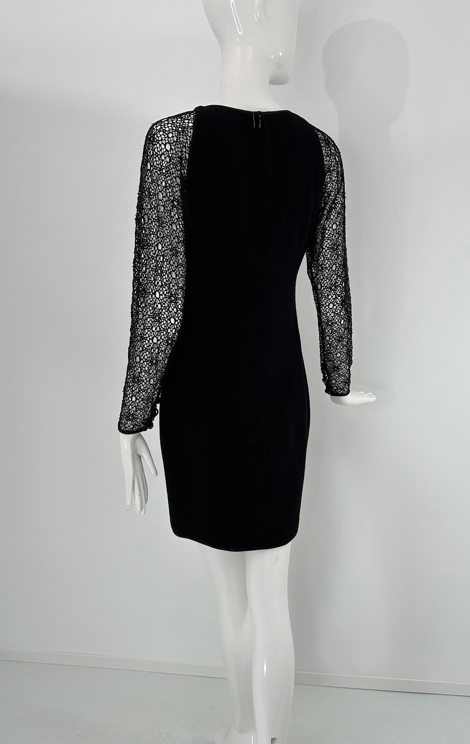 James Galanos Crepé negro con mangas de ganchillo y escote Peek a Boo  1980s en venta 4