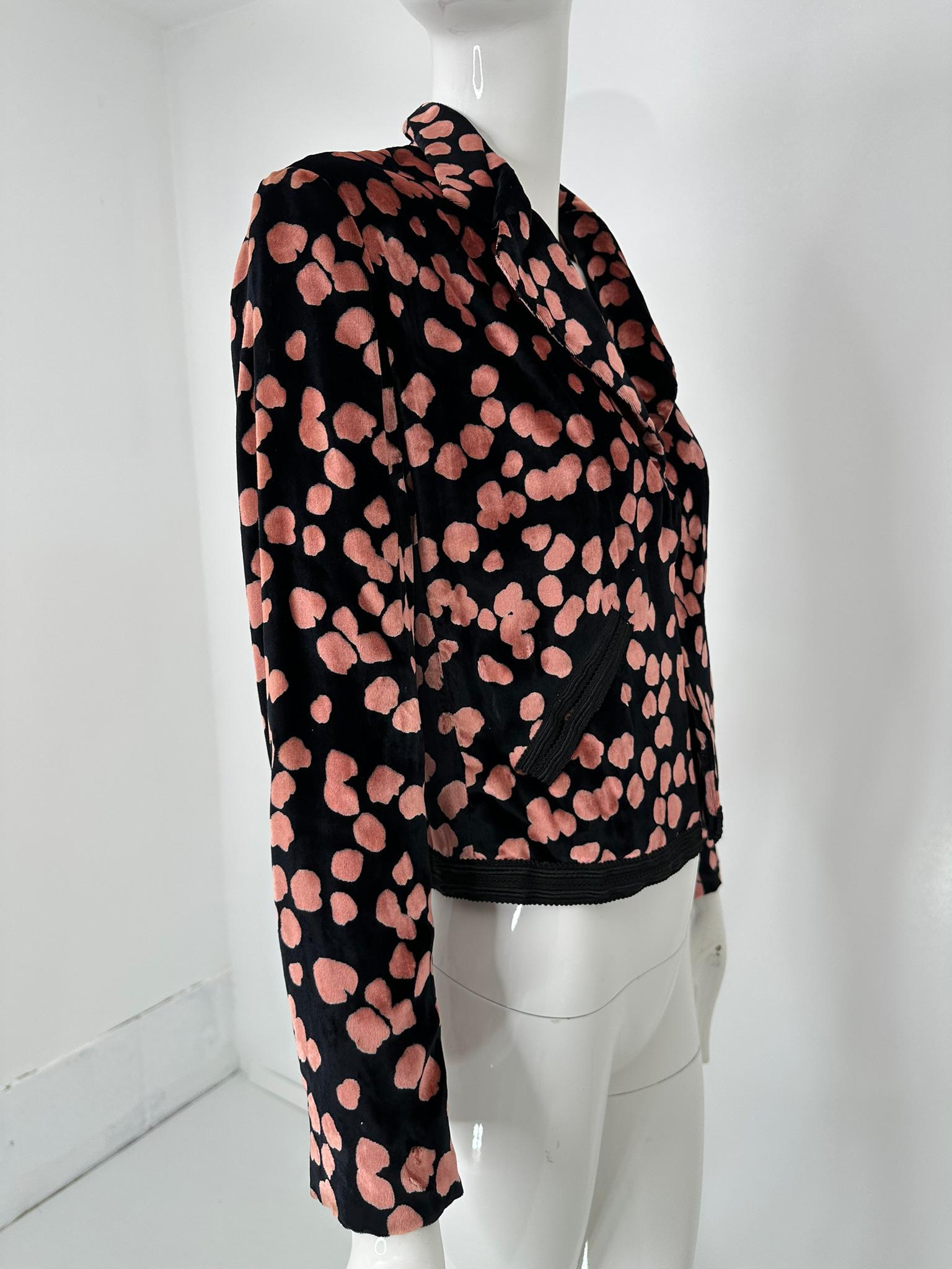 James Galanos Black & Pink Silk Velvet Cropped Jacket Black Braid Trim & Pockets (Veste courte en velours de soie noir et rose) en vente 7