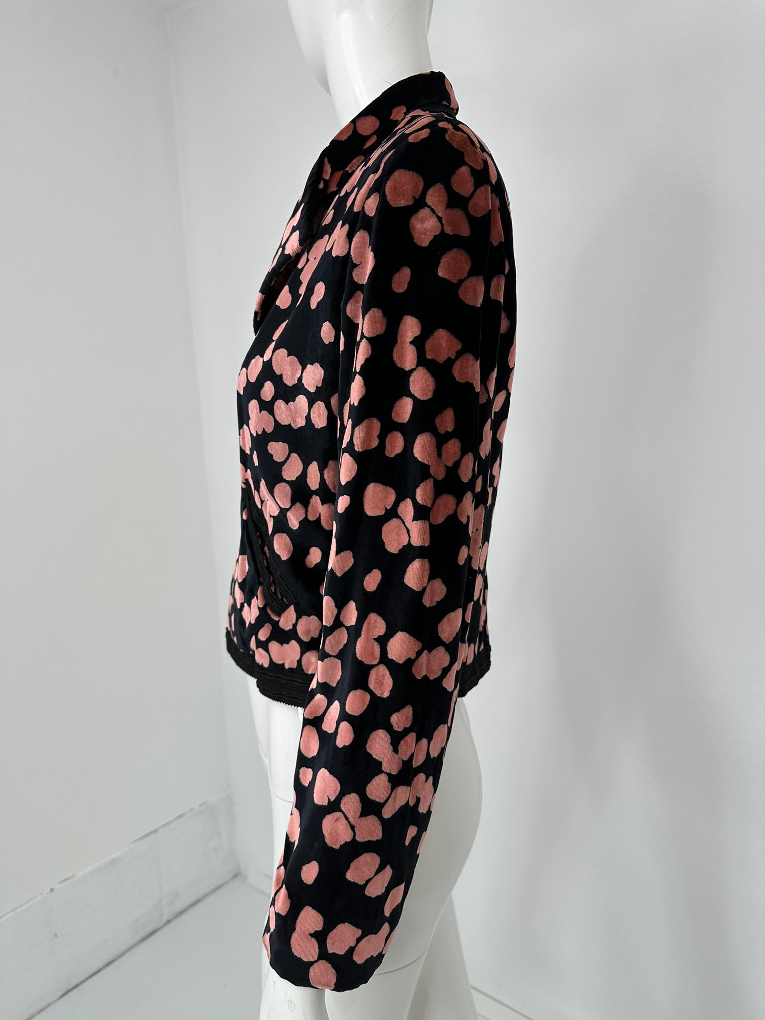 James Galanos Black & Pink Silk Velvet Cropped Jacket Black Braid Trim & Pockets (Veste courte en velours de soie noir et rose) Bon état - En vente à West Palm Beach, FL