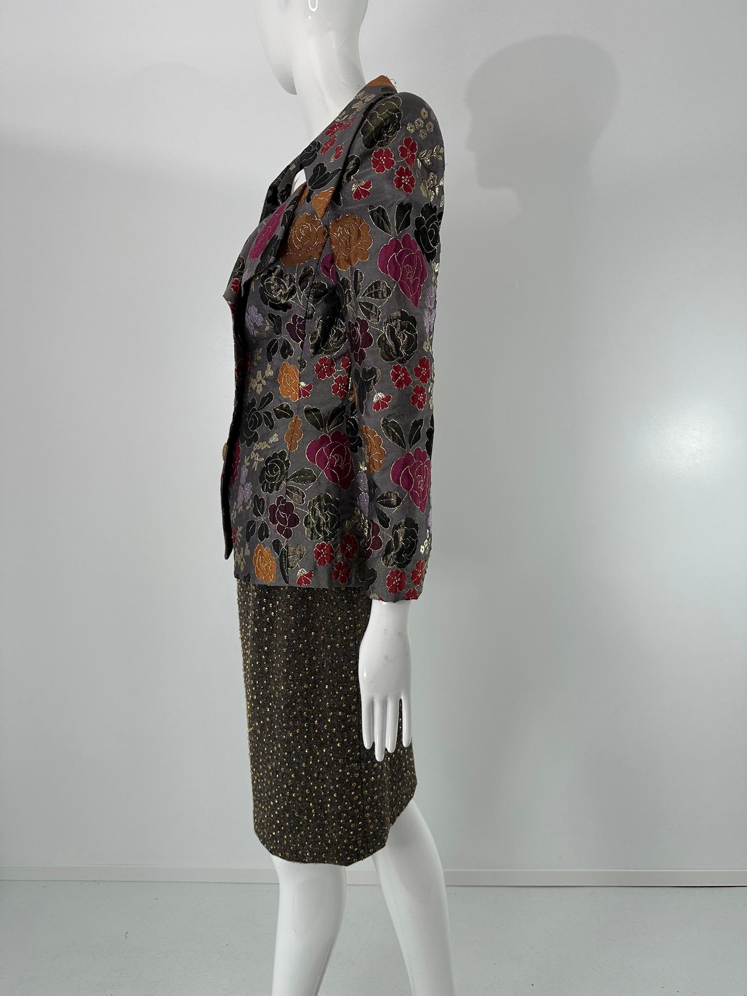 James Galanos Giacca in broccato metallizzato argento  Abito con gonna in lana grigia con borchie in ottone in vendita 6