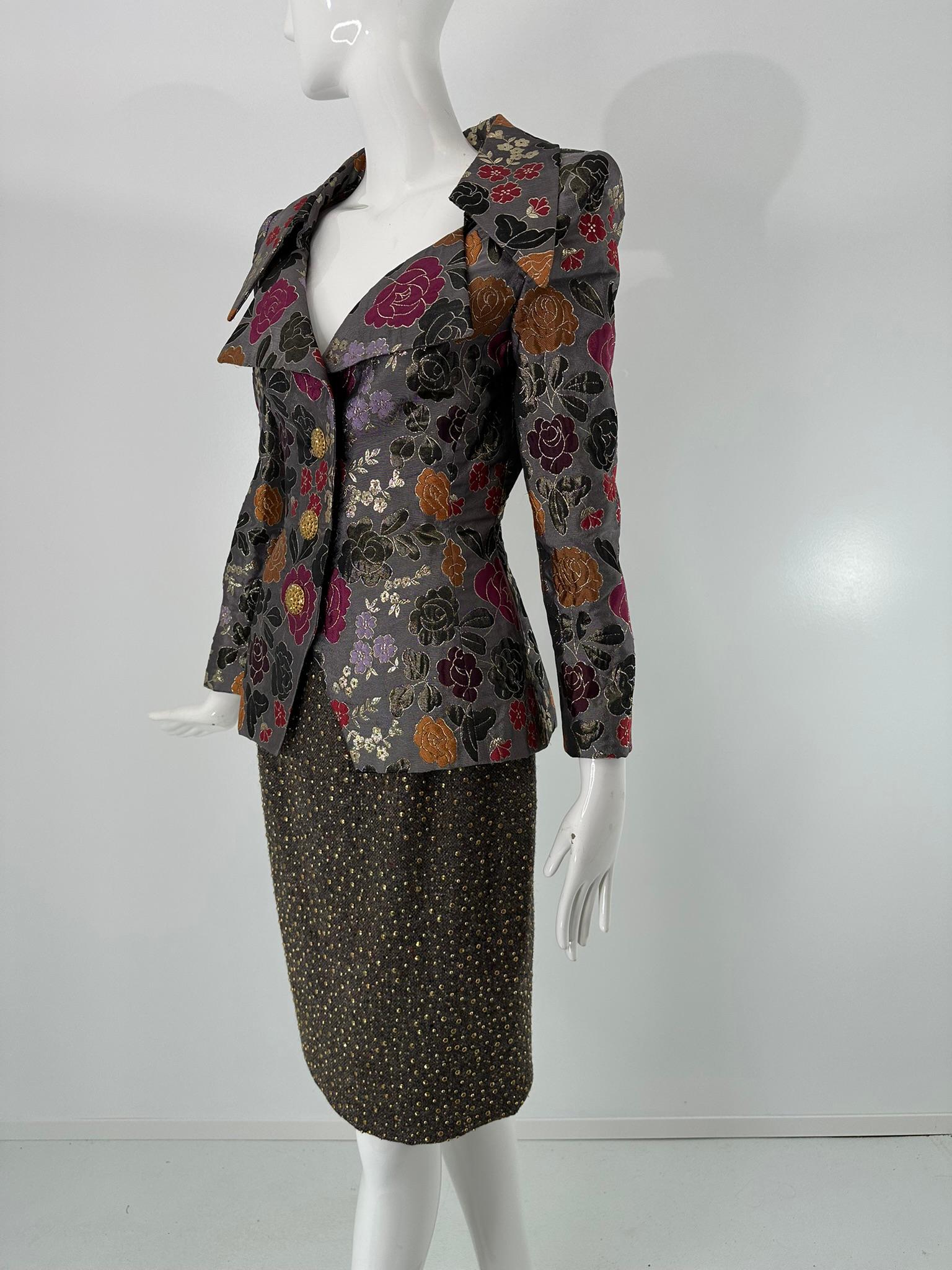 James Galanos Giacca in broccato metallizzato argento  Abito con gonna in lana grigia con borchie in ottone in vendita 7