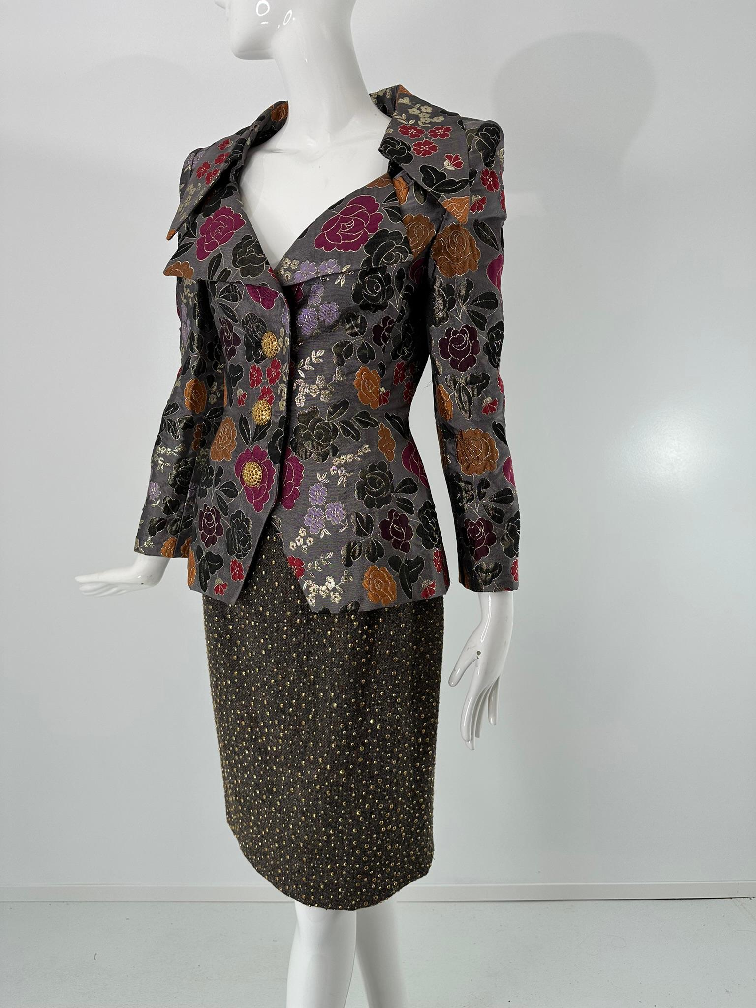 James Galanos Giacca in broccato metallizzato argento  Abito con gonna in lana grigia con borchie in ottone in vendita 8