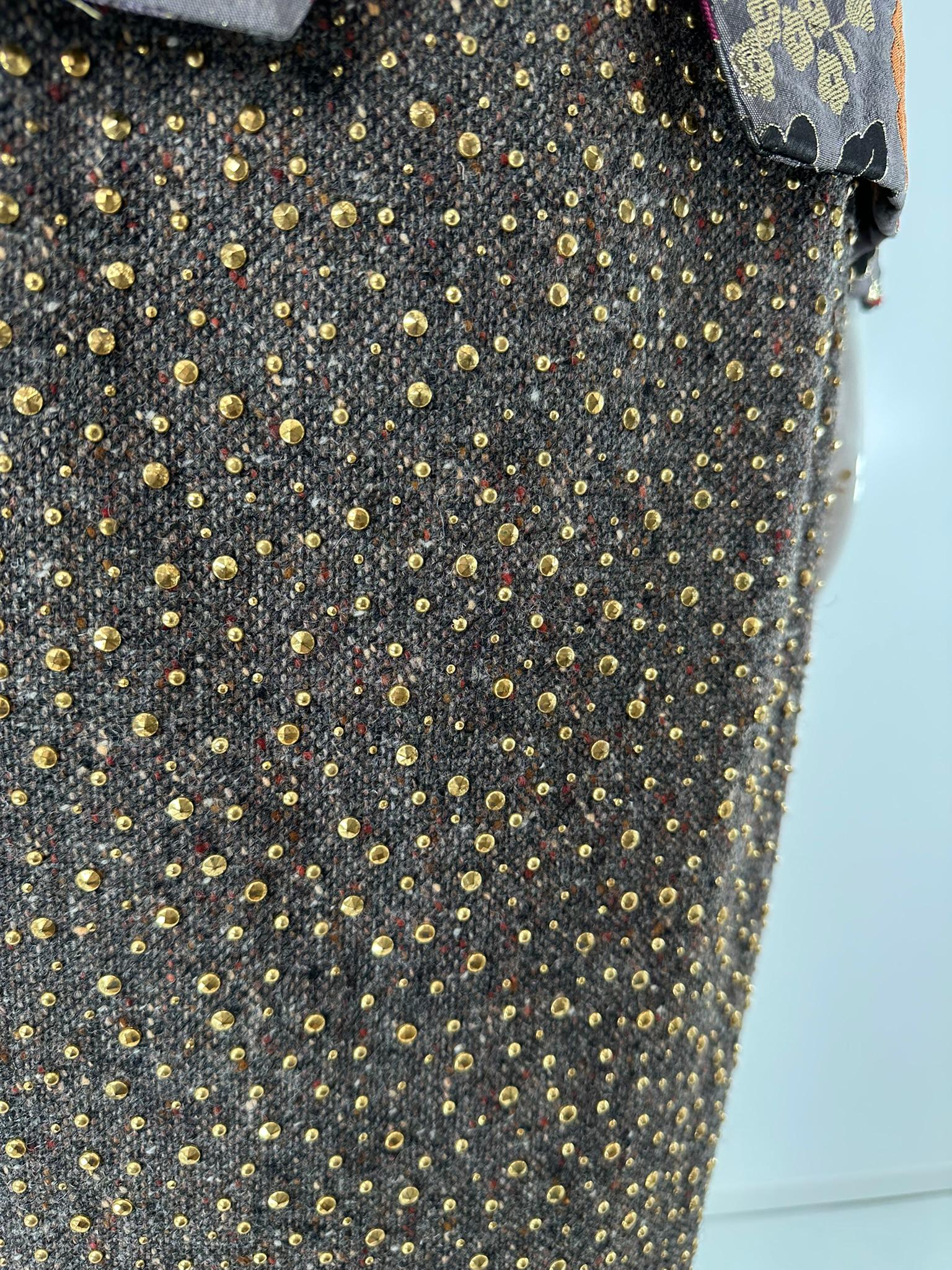 James Galanos Giacca in broccato metallizzato argento  Abito con gonna in lana grigia con borchie in ottone in vendita 10