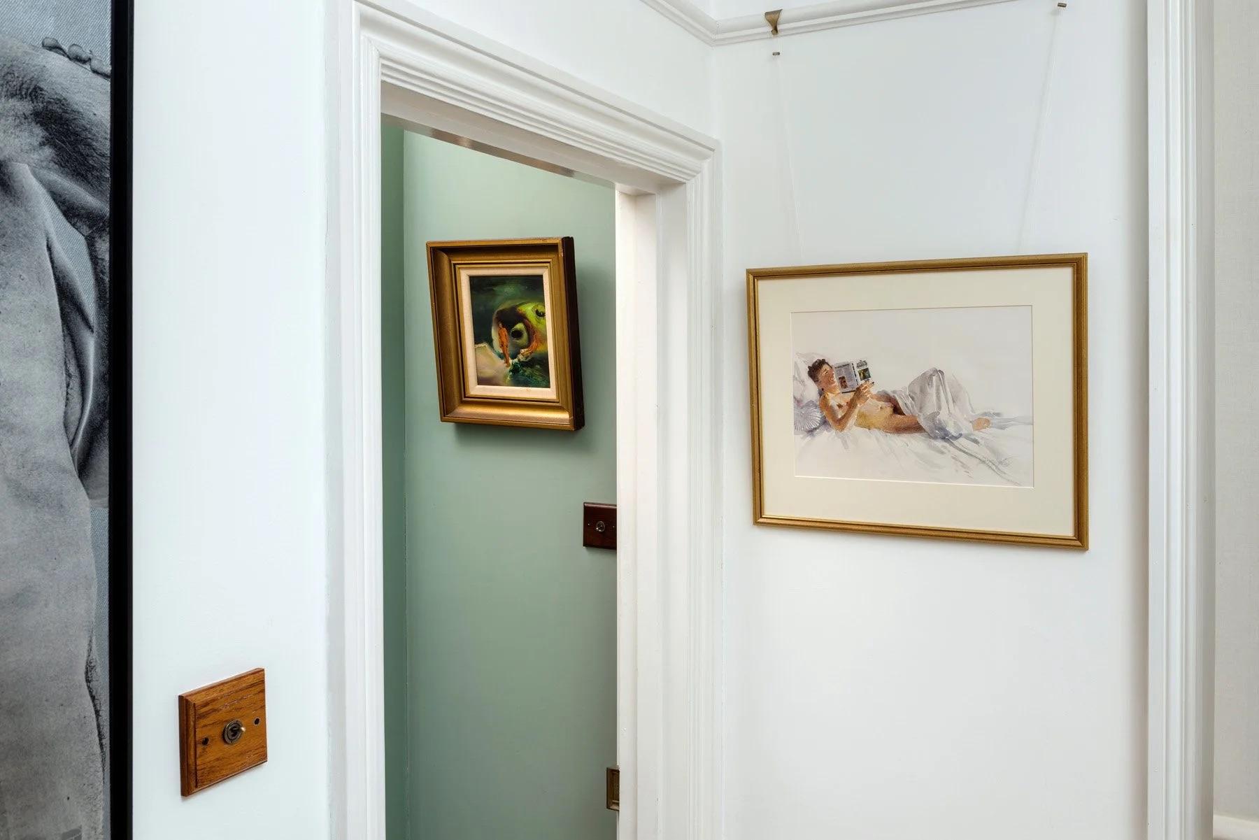 Figur in einer Psychoscape III (Braun), Nude Painting, von James Gleeson