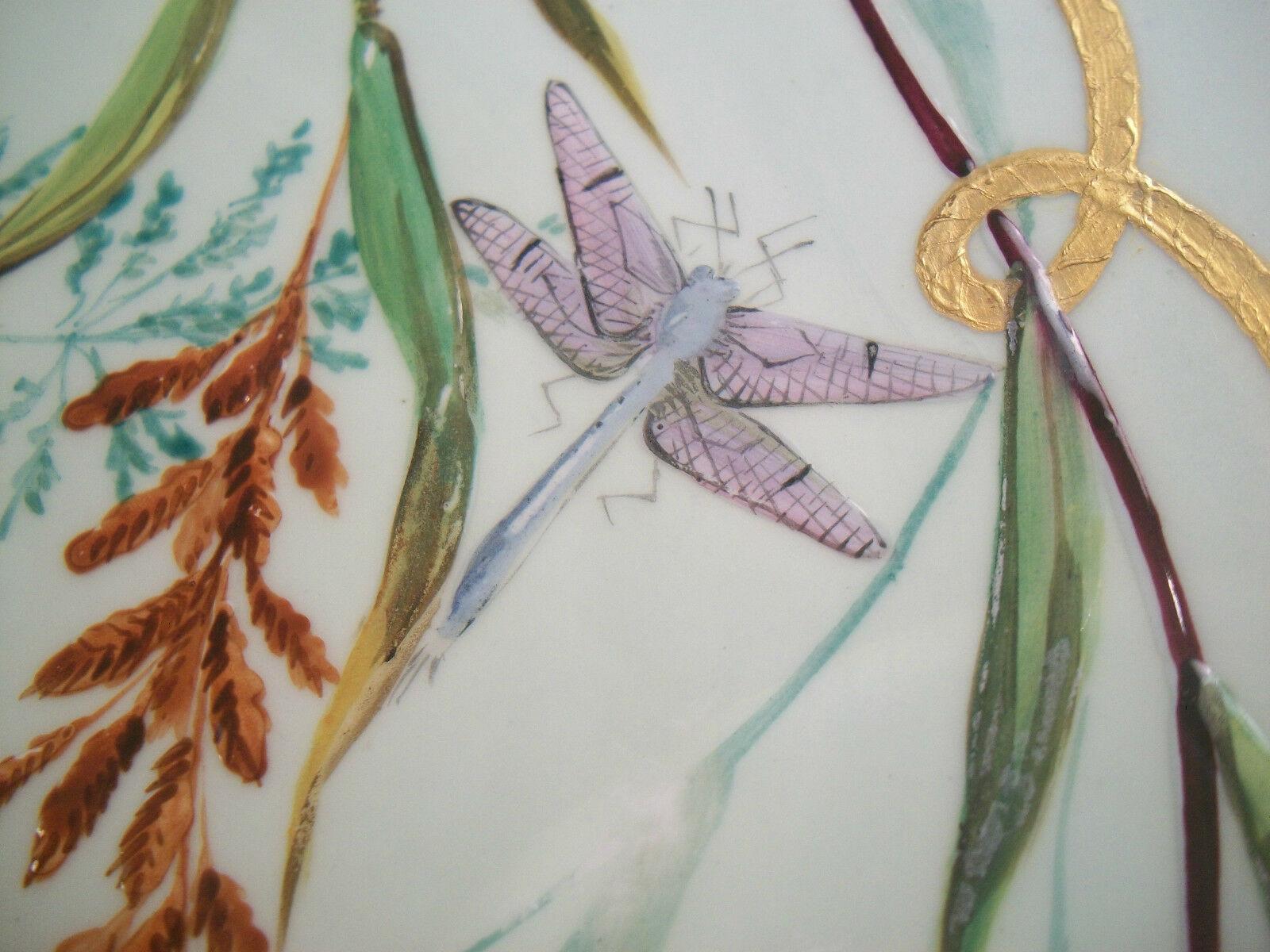 James Green & Nephew, Porcelain Dessert Service with Butterflies, circa 1870 In Good Condition In Chatham, ON
