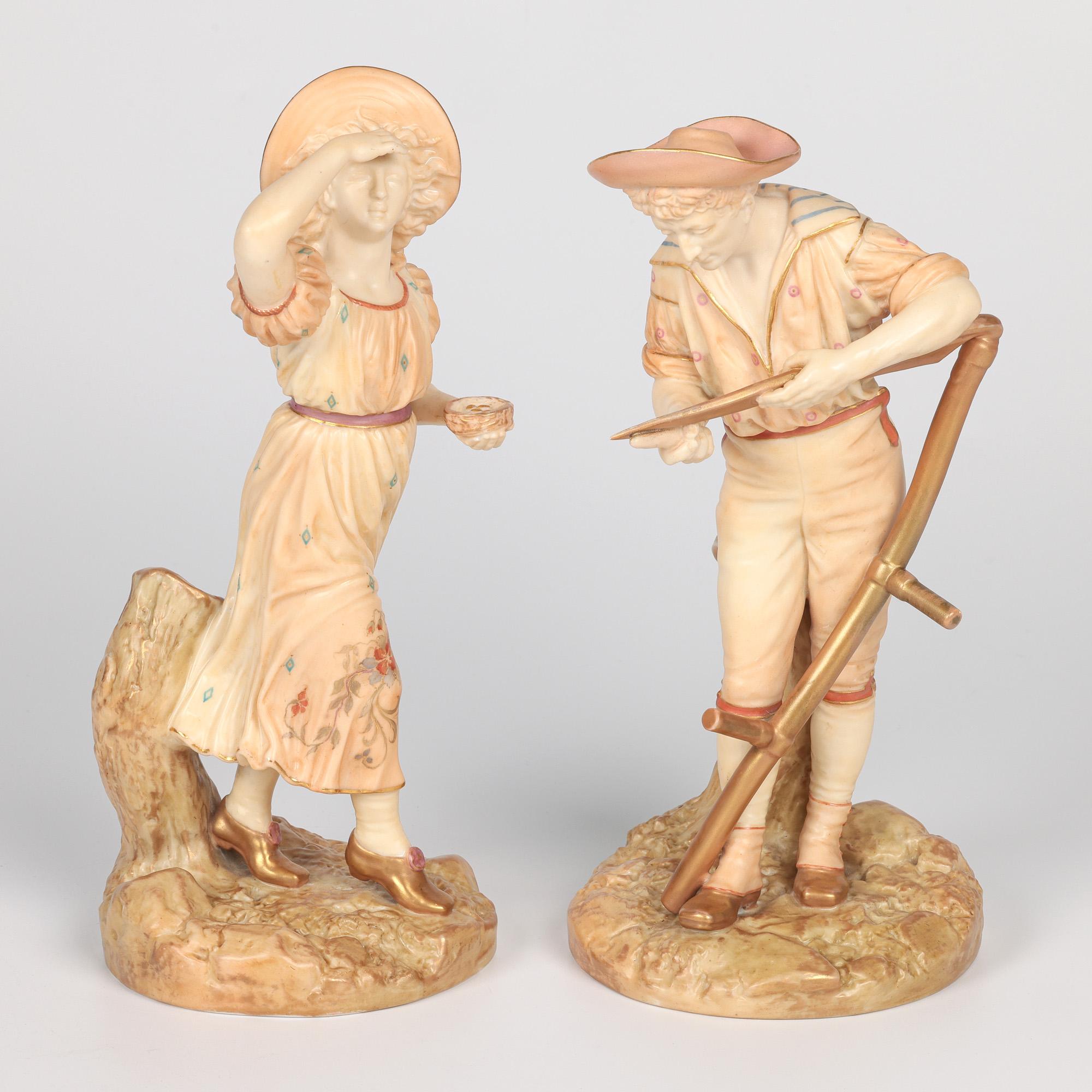 Excepcional pareja de figuritas de porcelana inglesa del movimiento estético que representan a un granjero y a su bella, obra del célebre ceramista y artista James Hadley (británico, 1837-1903), fechadas en 1896. Las figuras se alzan sobre bases