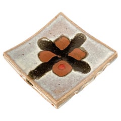 James Hake (geb. 1979), eine Schale aus Steingut aus dem Studio Pottery. Tenmoku kaki & nuka Glasur