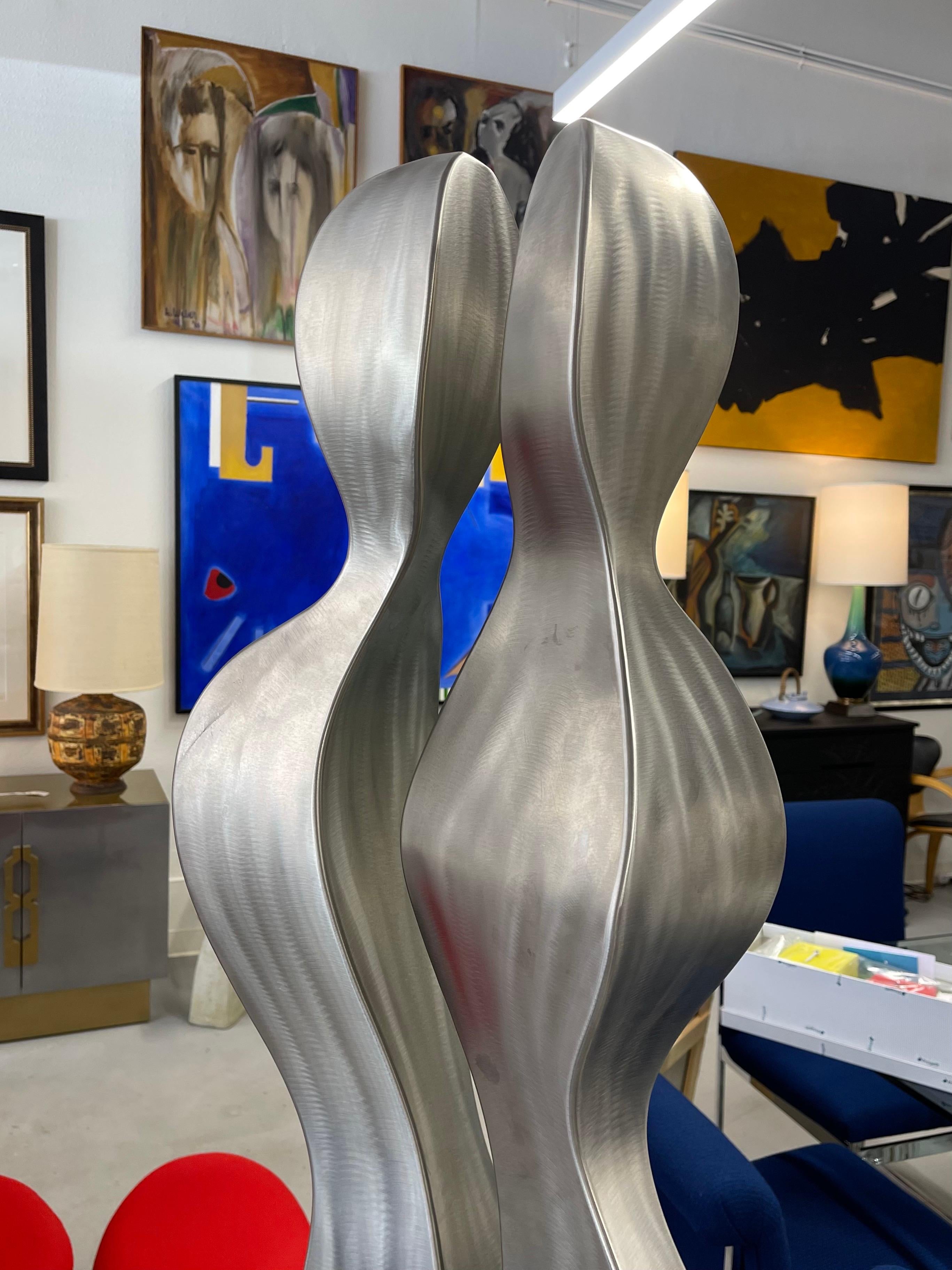 Stahl-Skulptur „Couples“ von James Hill (Edelstahl) im Angebot