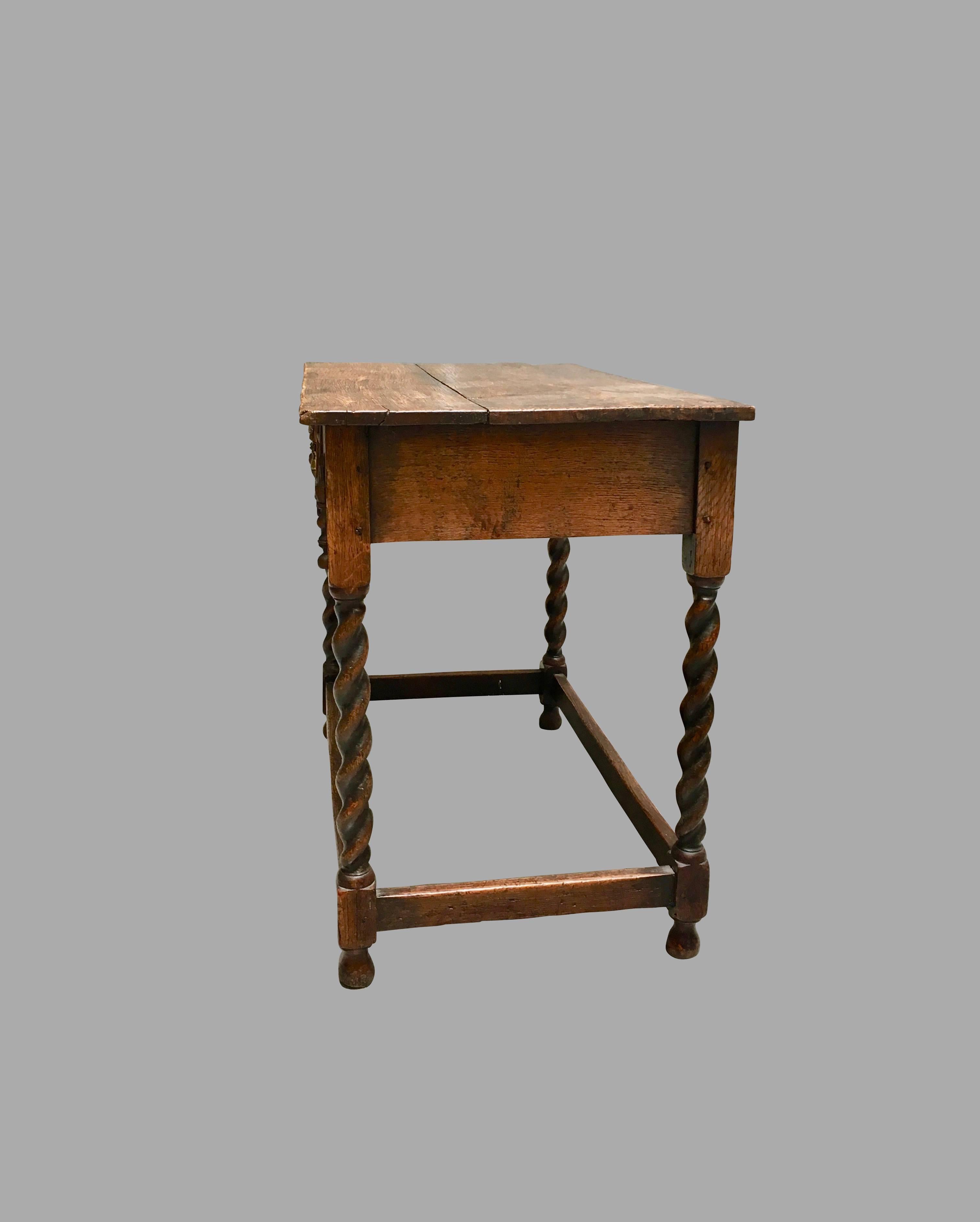 James II English Oak Side Table with Drawer In Good Condition In San Francisco, CA