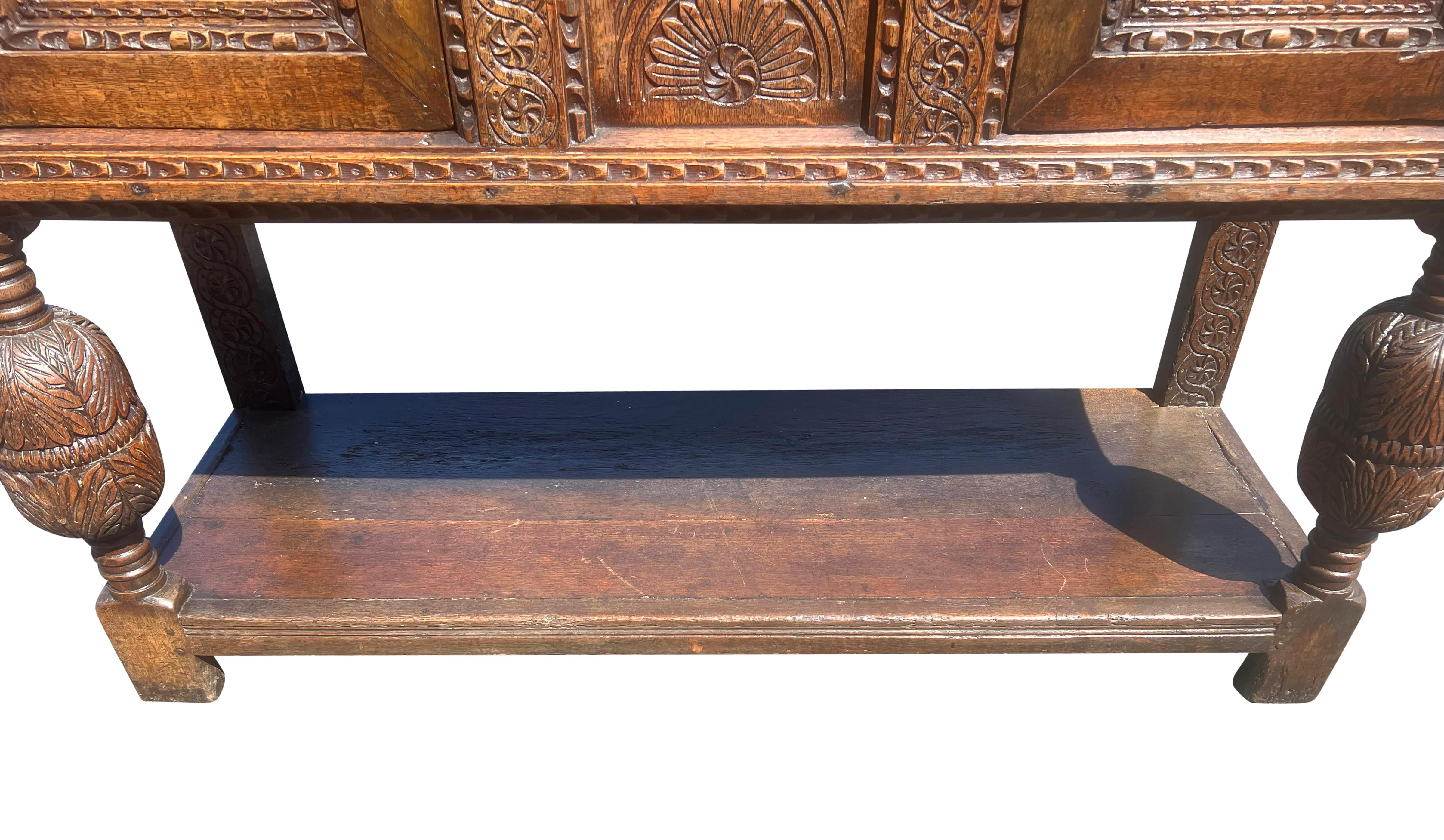 James II Eiche Hofschrank im Angebot 7