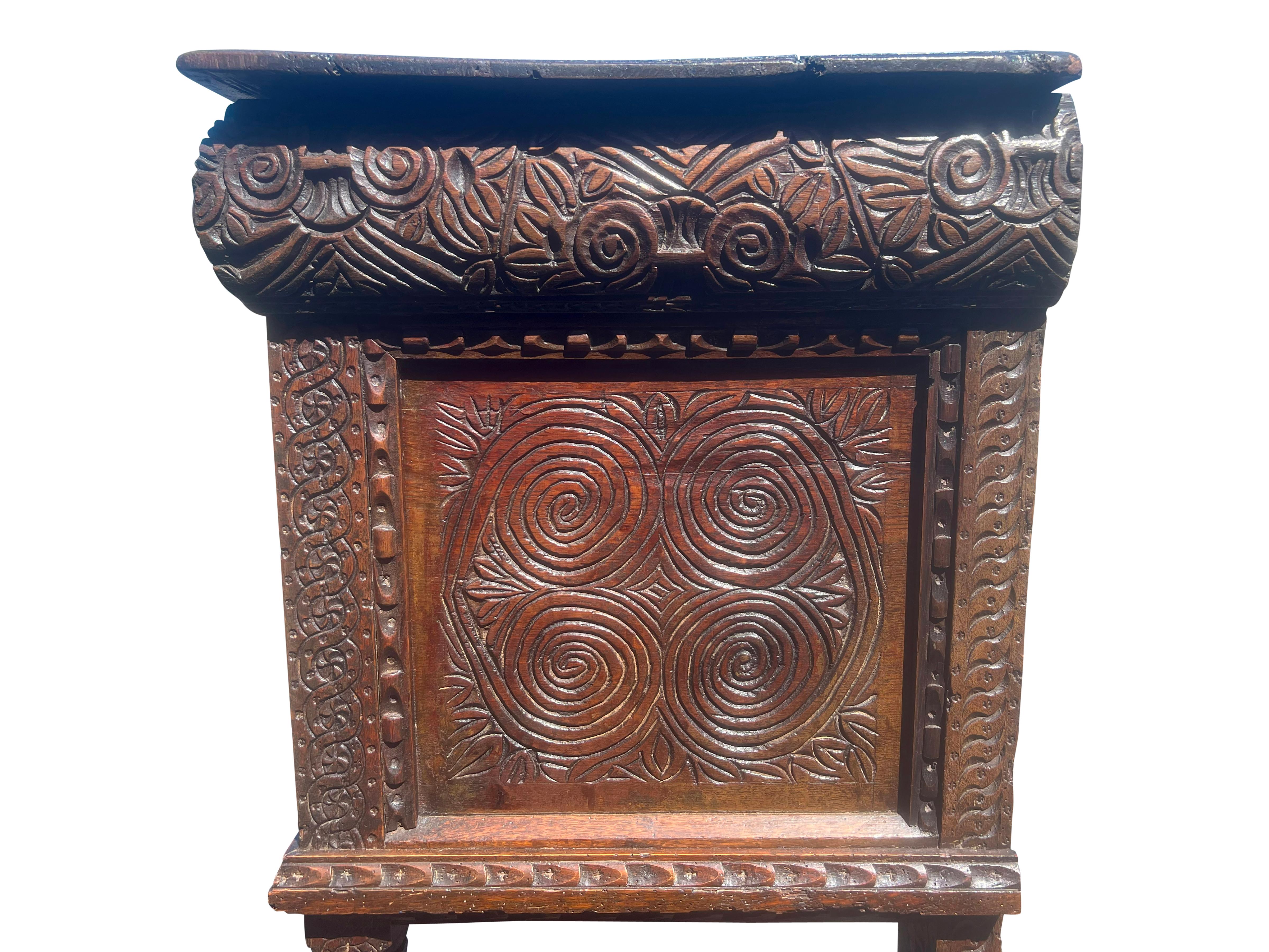 James II Eiche Hofschrank im Angebot 1