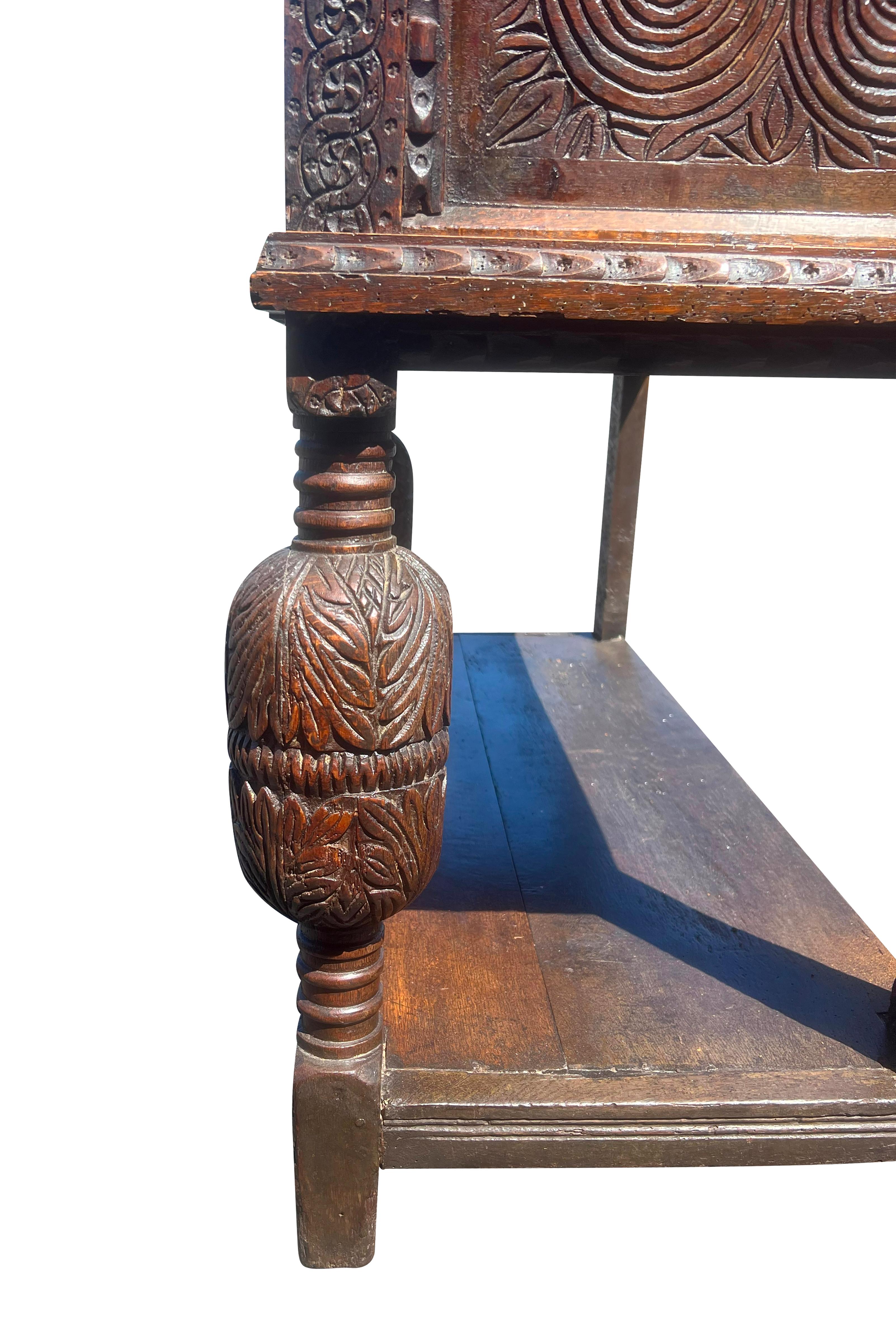 James II Eiche Hofschrank im Angebot 2