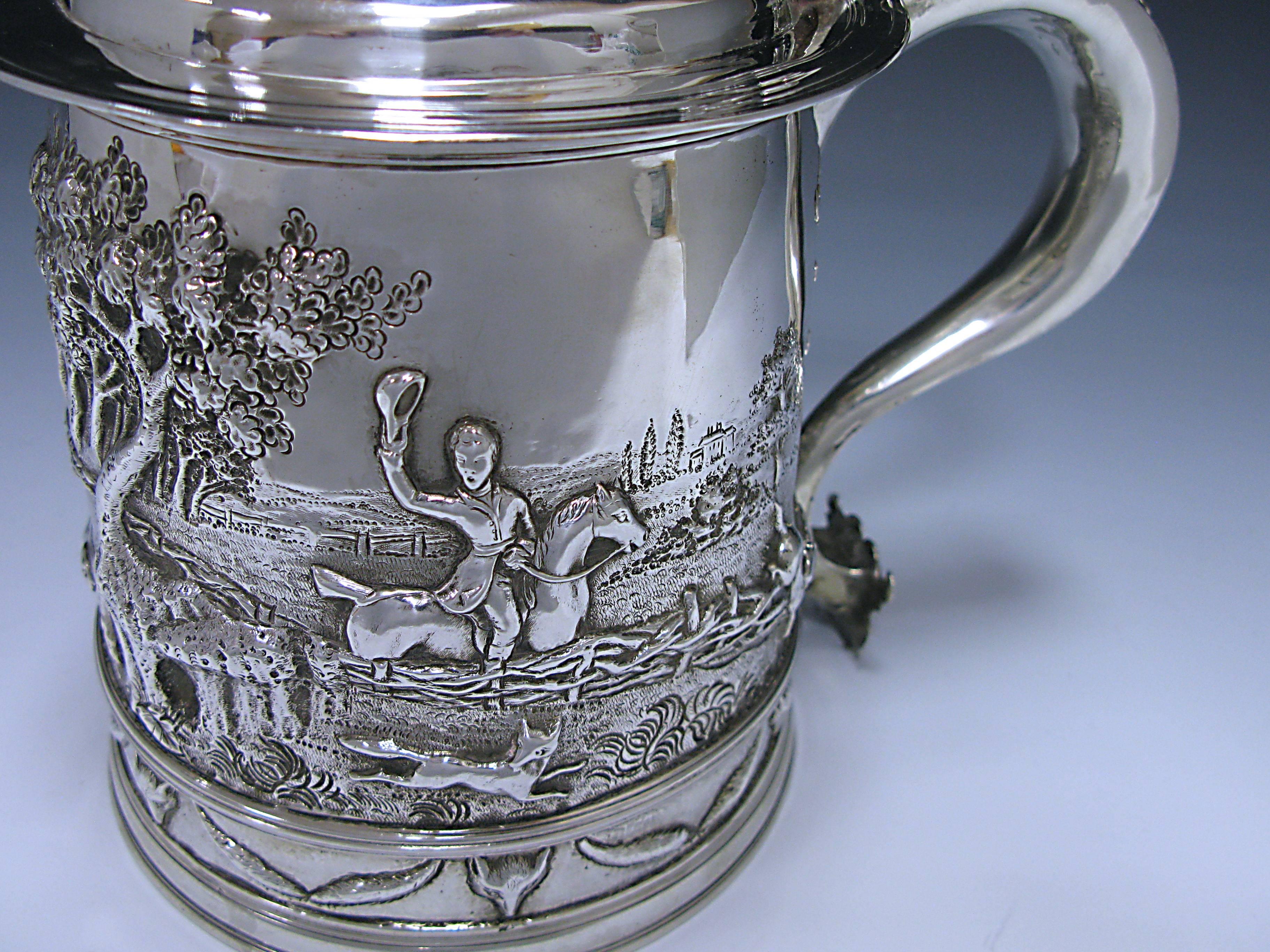 James II Sterling Antique Silver Lidded Tankard Made in 1687 In Good Condition For Sale In London, GB