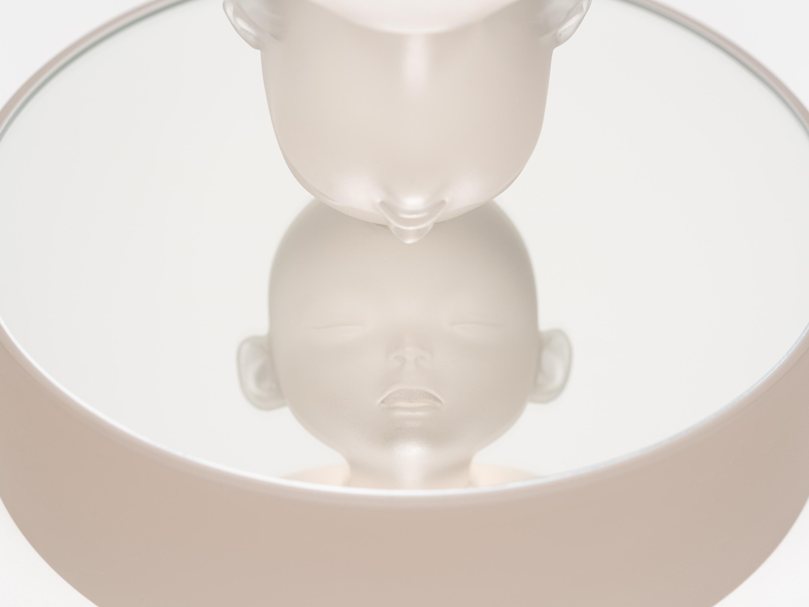 Lucid Dreamer James Jean Sculpture en résine avec base en miroir en vente 3