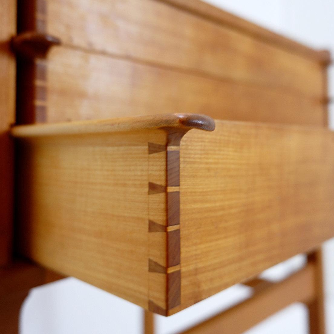 Mueble James Krenov con juego de Cubiertos 