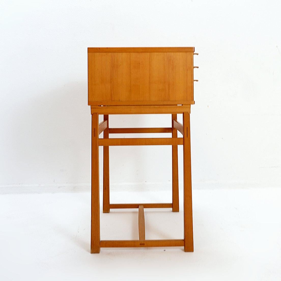 Mueble James Krenov con juego de Cubiertos 