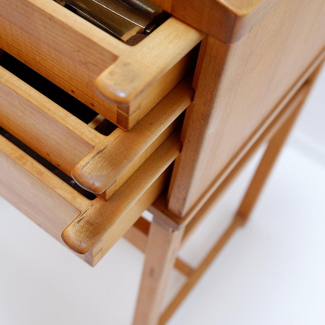 Mueble James Krenov con juego de Cubiertos 