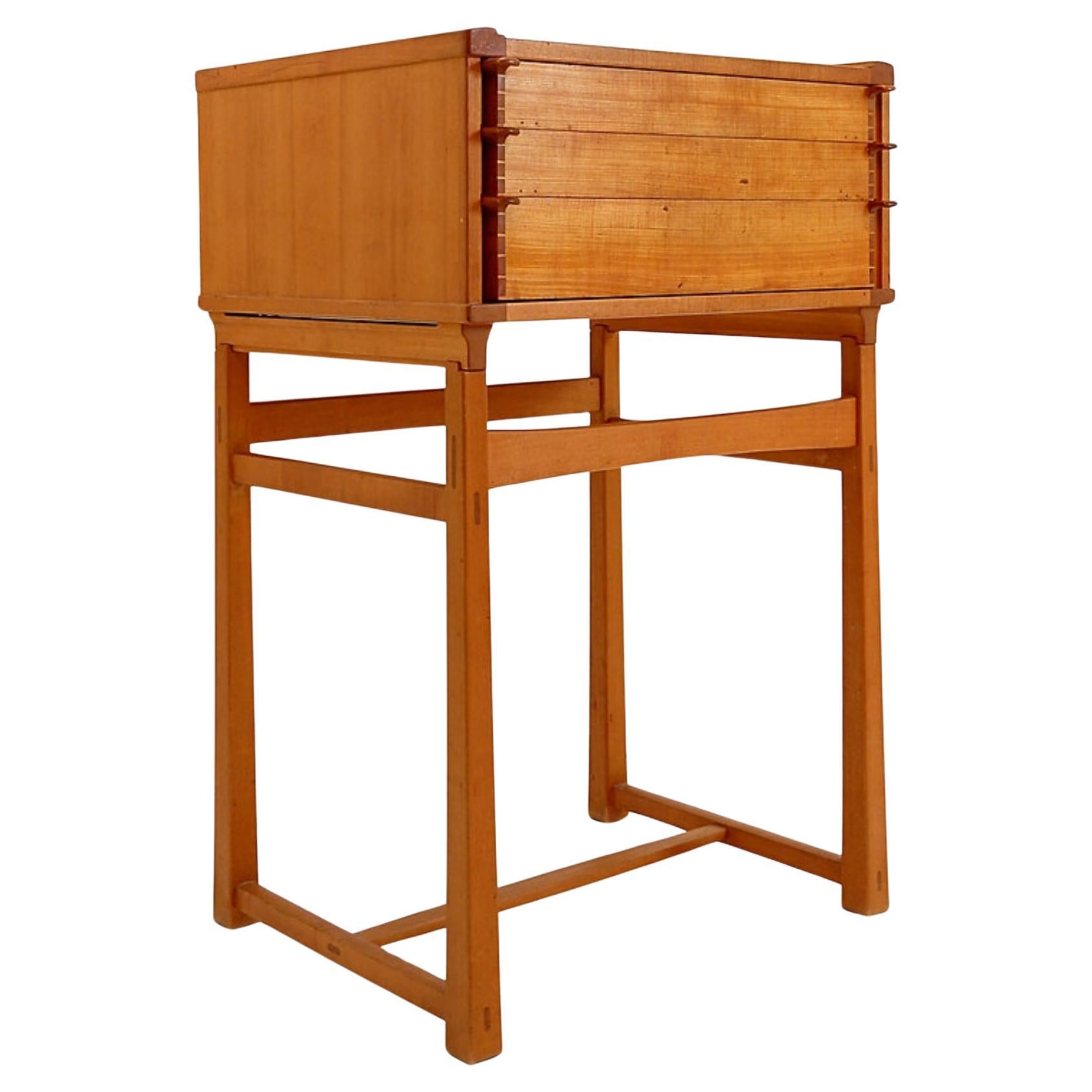 Mueble James Krenov con juego de Cubiertos "Pirámide" de Georg Jensen en venta