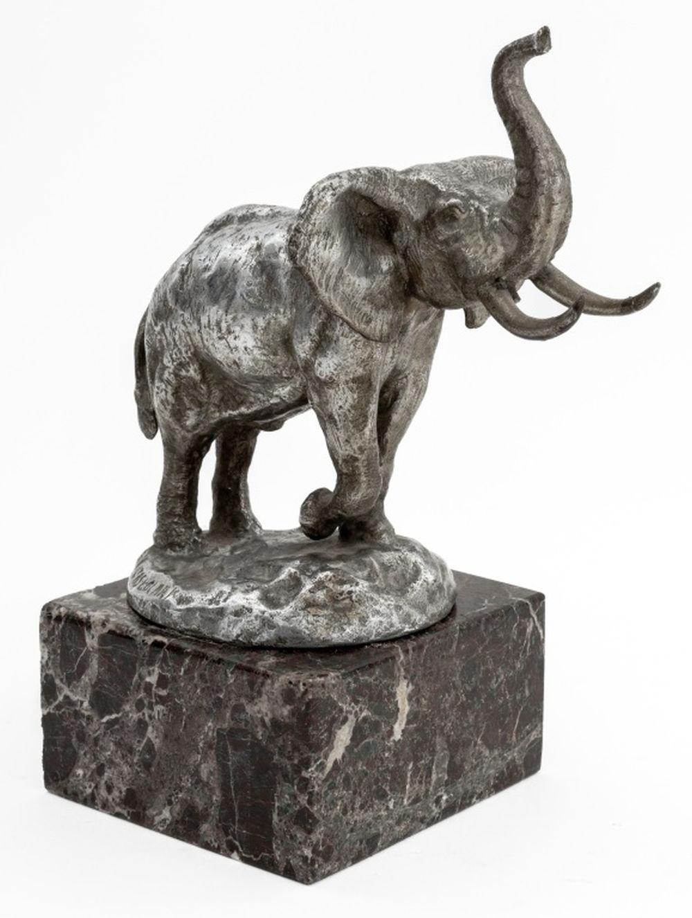 Moderno Scultura di elefante in bronzo argentato di James Clark in vendita