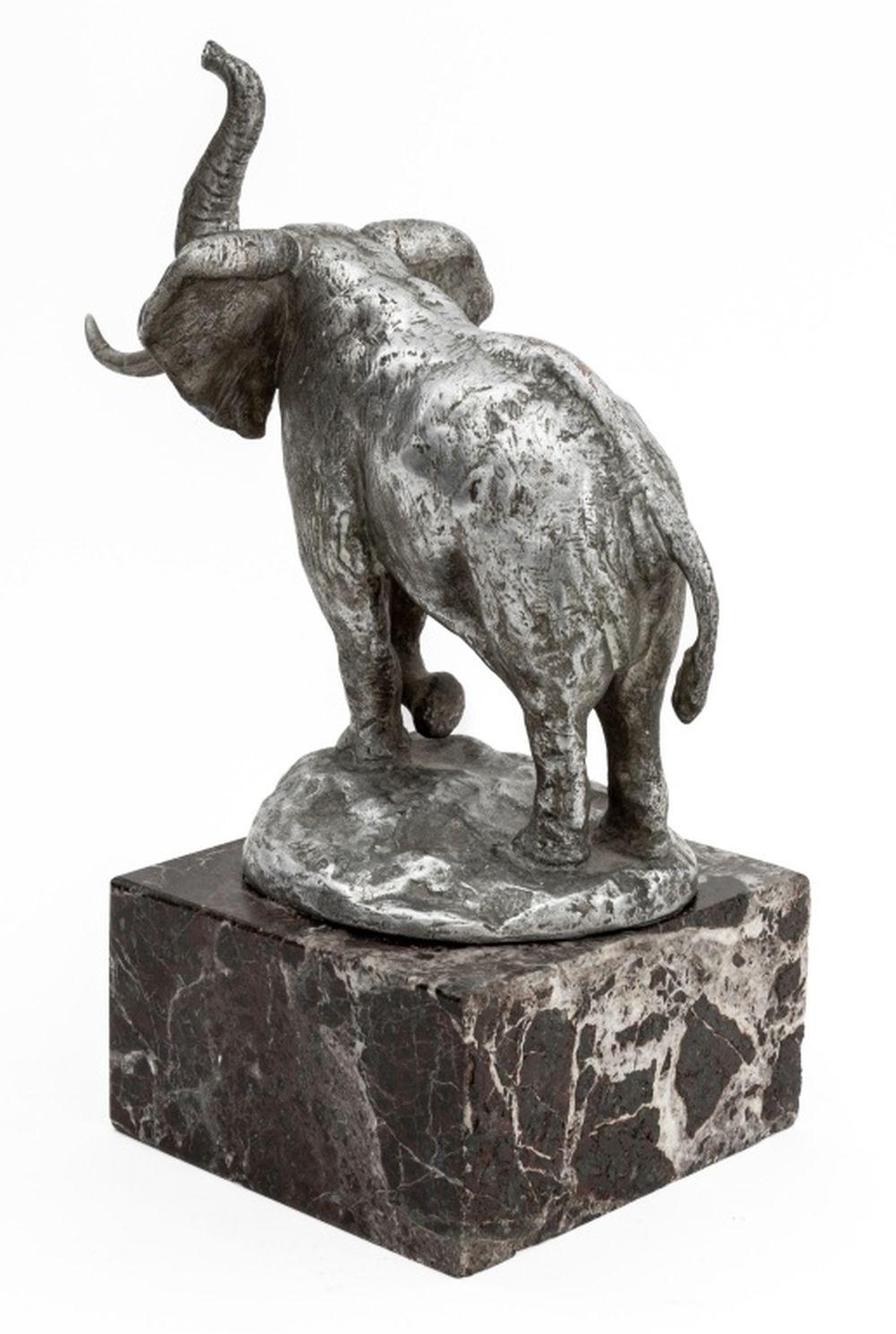 XX secolo Scultura di elefante in bronzo argentato di James Clark in vendita
