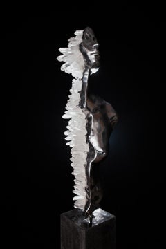 LIMINALER ZUSTAND  Klare Quarzkristalle, Aluminium-Skulptur