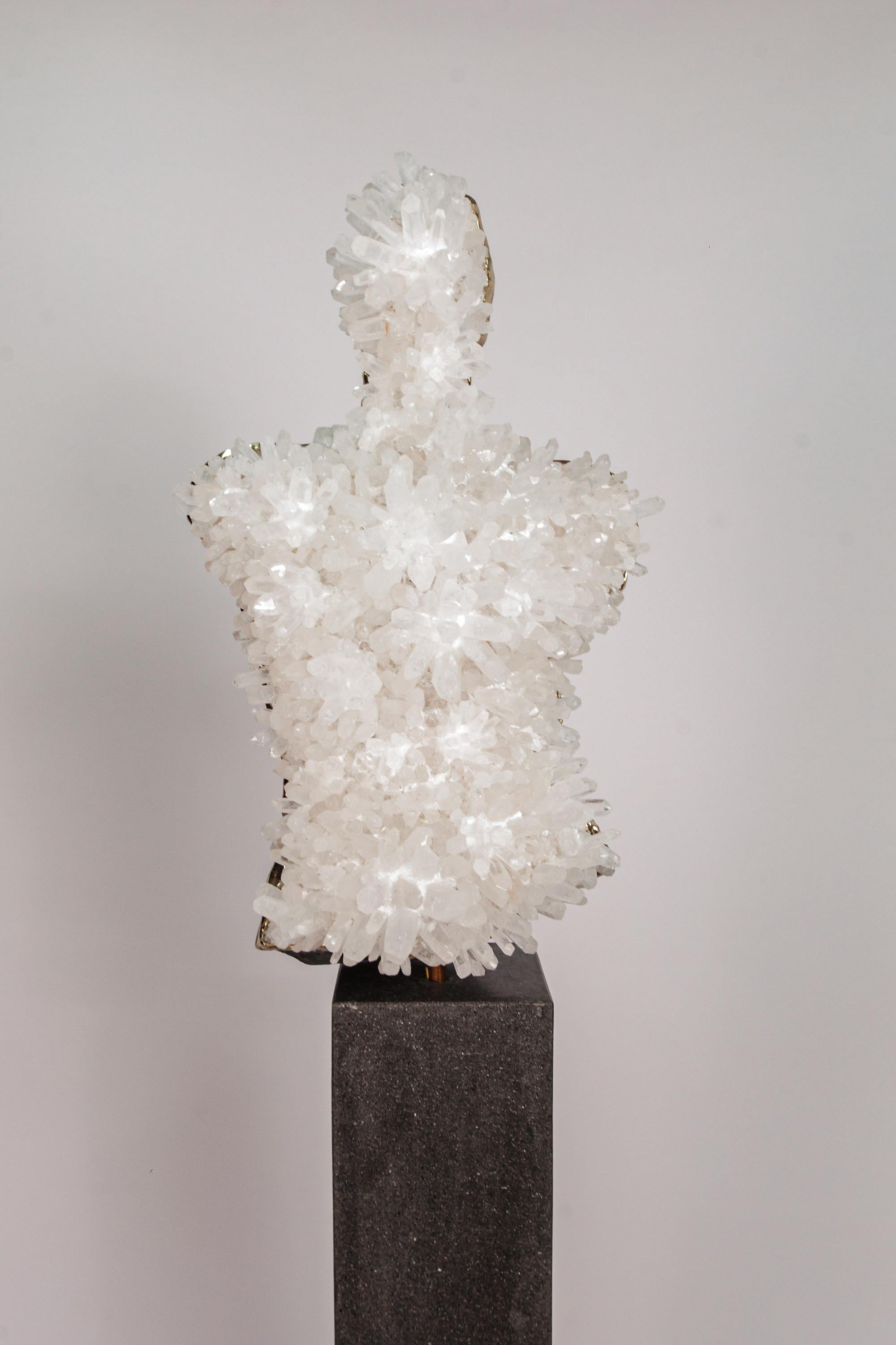 ÉTAT LIMINAL  Cristaux de quartz transparents, sculpture en bronze en vente 6