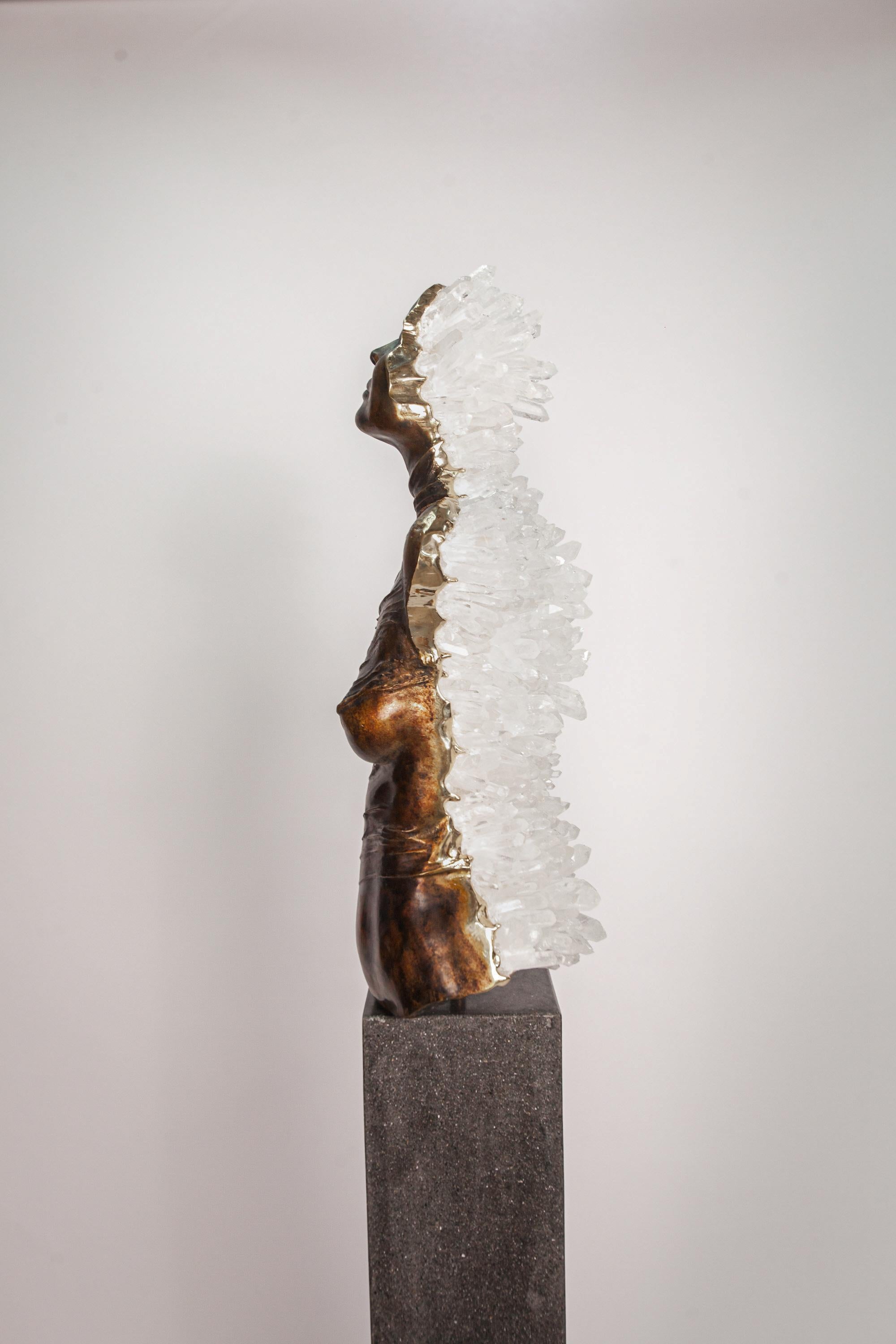 ÉTAT LIMINAL  Cristaux de quartz transparents, sculpture en bronze en vente 7