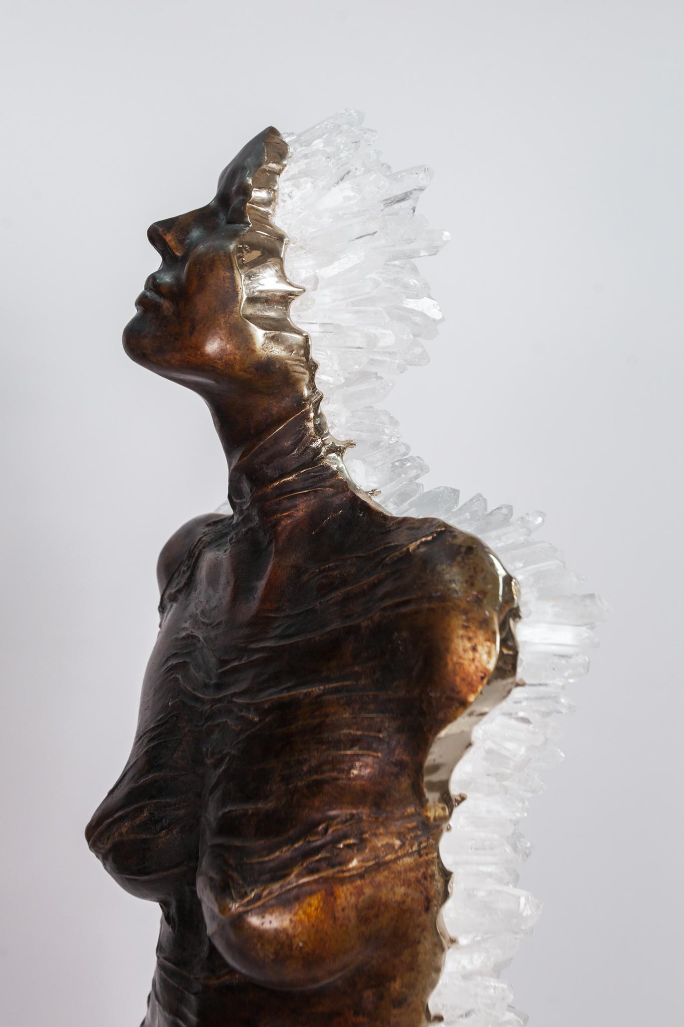 ÉTAT LIMINAL  Cristaux de quartz transparents, sculpture en bronze en vente 8