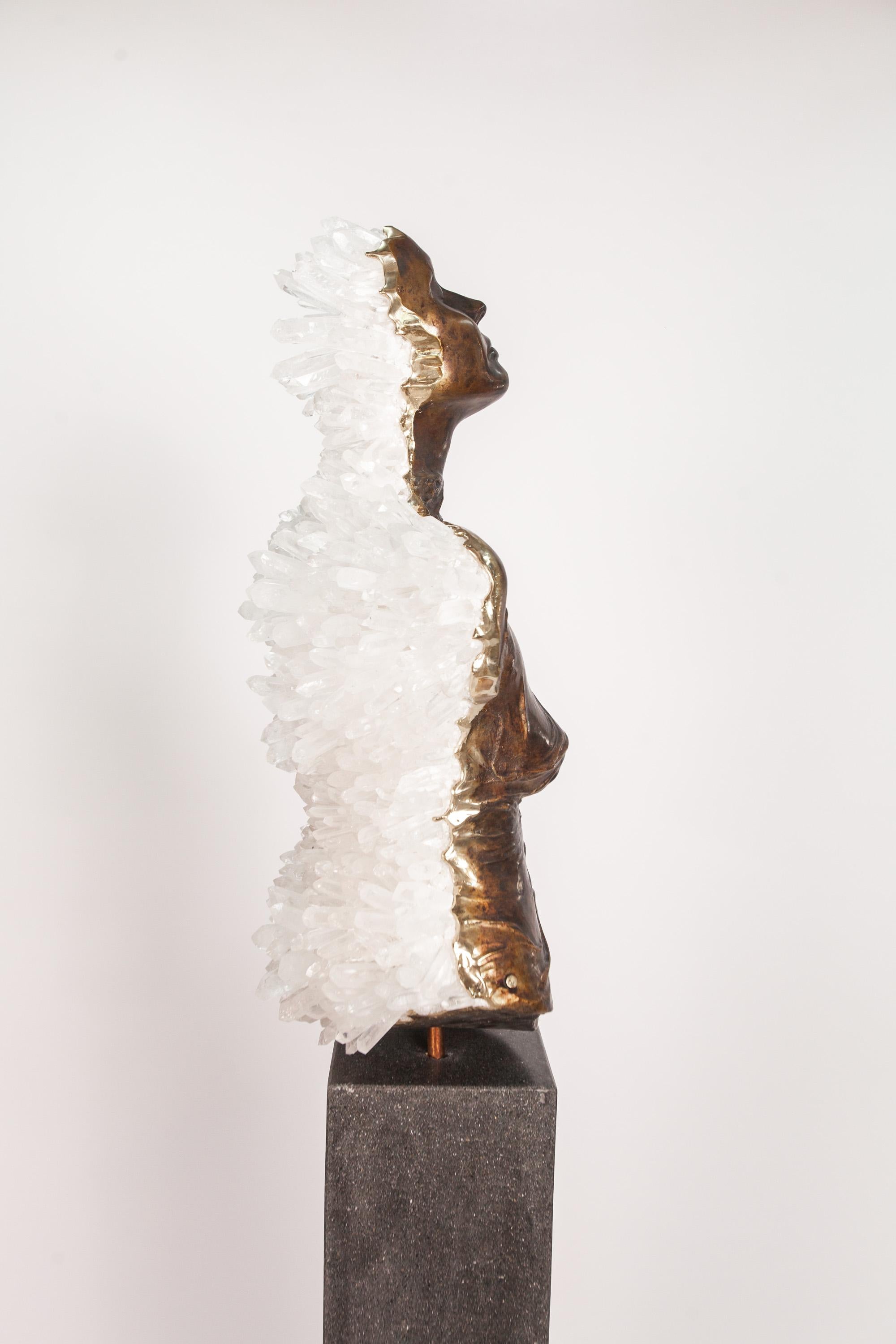 ÉTAT LIMINAL  Cristaux de quartz transparents, sculpture en bronze en vente 2